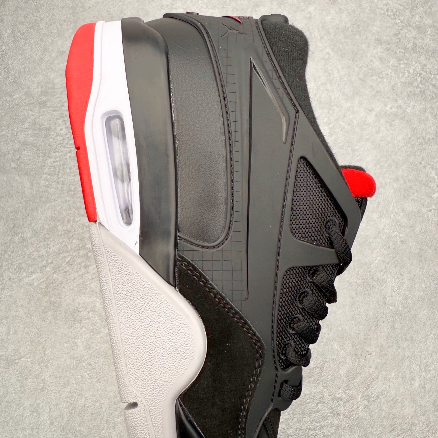 图片[6]-＃KZ纯原 Air Jordan AJ4 RM 重制版低帮复古篮球鞋 FQ7939-061 亲自操刀耗时半年巨作 全套原纸板楦头开发 确保原汁原味 完美呈现版型 一比一鞋头弧度高度鞋身弧度 原厂TPU 正确内里网布 菱角分明不变形无多余毛边 柔软性质感一致于原鞋 原厂织唛标 原厂飞人电绣工艺 尾指中部跳三针 独家绑鞋带手法 印刷中底布 四线拉帮 米色美纹纸贴合固定 进口港宝加持 后跟自然饱满 全鞋荧光划线卡点 追求极致完美 每一双都是工艺品 多重QC质检 超越公司货的品控标准 实实在在的免检产品 采用了低帮的设计 并保留了众多AJ4的经典元素 鞋身以皮革、麂皮材质拼接打造 AJ4经典的TPU材质延伸至后跟 增强鞋款稳定性 而鞋身侧面的网格设计则被取消 尾部的NIKE AIR标志也得到保留 并同时带有飞人logo 中底部分同样搭载了可视AIR气垫 鞋底采用米白色中底和外底呈现 为整个设计收尾 尺码：36 36.5 37.5 38 38.5 39 40 40.5 41 42 42.5 43 44 44.5 45 46 47.5 48.5-选品中心