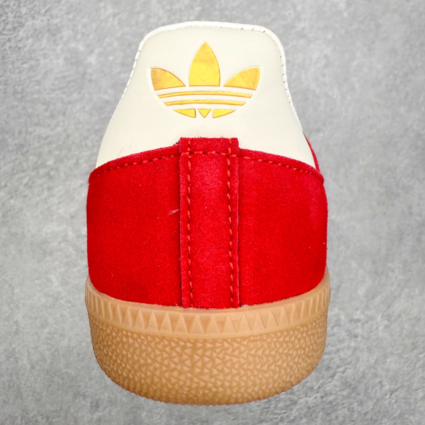 图片[8]-AD Original Samba OG 复古经典轻便板鞋 JQ5976 口碑大厂出品 品控大底版型不断改良更新 全套原纸板楦头开发 确保原汁原味 完美呈现桑巴版型 一比一鞋头弧度高度鞋身弧度 此版本只针对中端市场 皮料材质有所更替 其他数据细节工艺流程均保持一致 绝不口嗨 细节品控鞋型随意对比 正确烫金高频细节 原装纳米超迁皮料 独家私模橡胶大底 原盒原配 这款桑巴鞋展示了高质量的工艺 带有装饰的超锁缝制和无缝的手感 柔软、柔软的皮革造型和标志性的3条纹完成了精致的外观 正规合身鞋带 鞋面上有绒面鞋垫 橡胶鞋底 享受正畸套筒软感 自50年代首次亮相以来就一直在赢得粉丝的青睐 尺码：35.5 36 36.5 37.5 38 38.5 39 40 40.5 41 42 42.5 43 44 44.5 45-选品中心