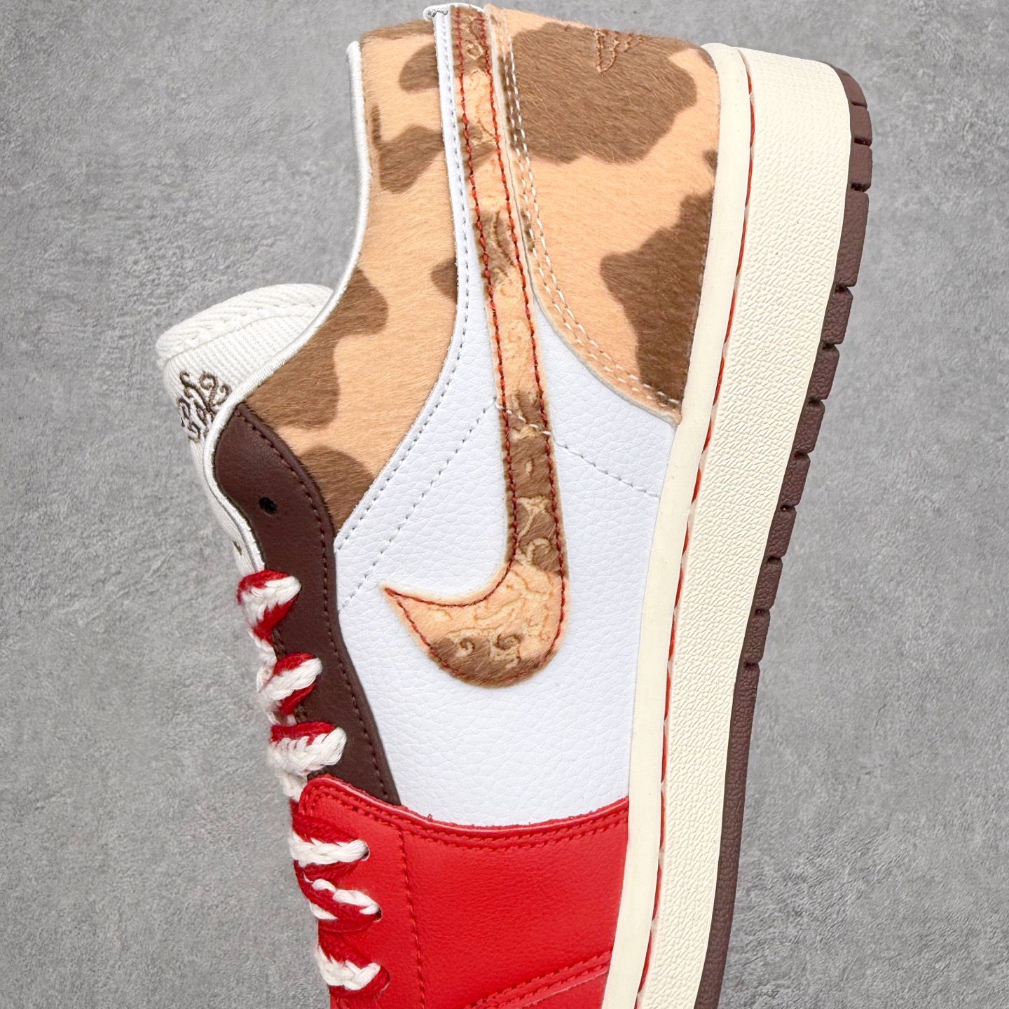 图片[7]-＃K版 Air Jordan AJ1 Low 低帮 IQ5321-121 全新流水线出品 DT版本唯一平替选择 市场第二梯队最强版 全部原鞋开发 原楦原纸板开发 全鞋电脑针车 原厂内置全掌气垫 原盒内在原标 唯一Zp原版鞋带绑法 免检产品 全新2022版型 全头层皮料 完美零毛边处理 原厂配置全掌气垫 价格定位良心 几十个配色陆续出货 实拍调校N版已经零色差零失真 百分百还原实物色彩所见即所得 不存在货不对板色差等低级问题 选购参考实物拍摄 不混卖不参货 只用心做好货严格选品 承诺混一赔十 尺码：36 36.5 37.5 38 38.5 39 40 40.5 41 42 42.5 43 44 44.5 45-选品中心