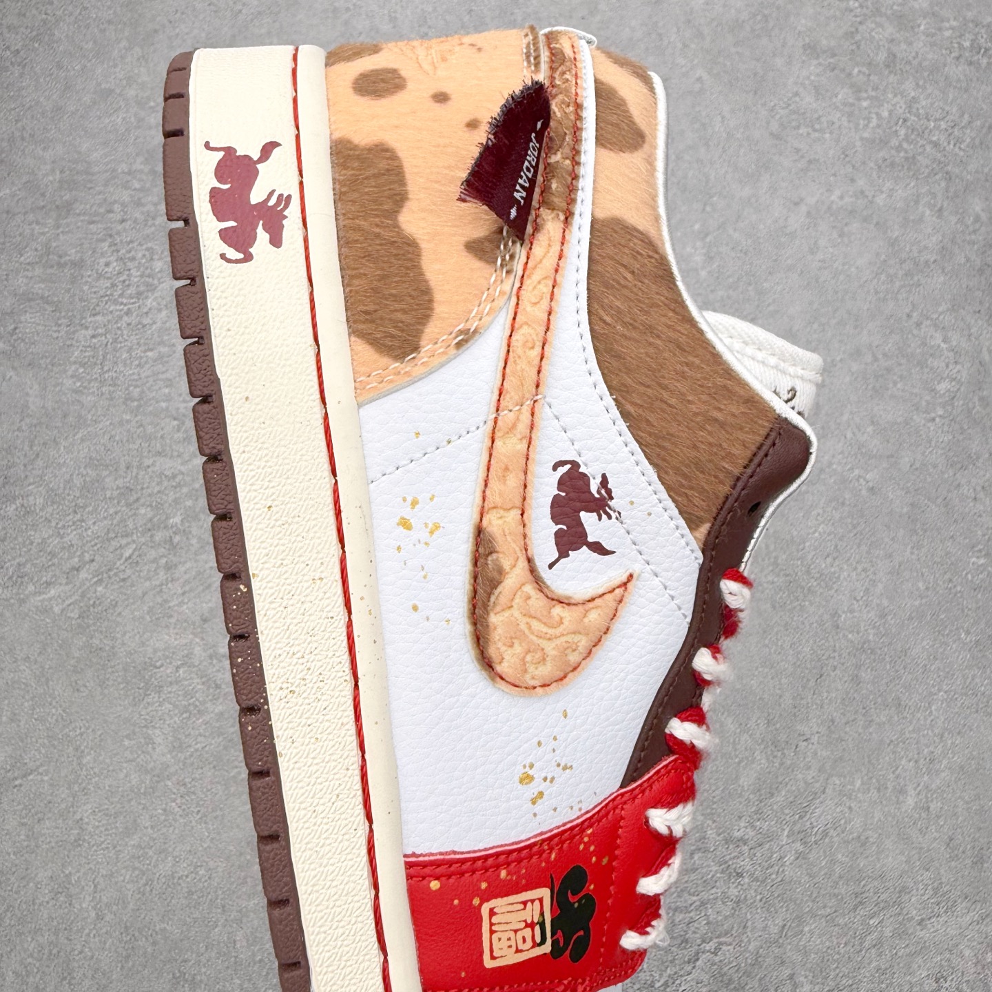 图片[6]-＃K版 Air Jordan AJ1 Low 低帮 IQ5321-121 全新流水线出品 DT版本唯一平替选择 市场第二梯队最强版 全部原鞋开发 原楦原纸板开发 全鞋电脑针车 原厂内置全掌气垫 原盒内在原标 唯一Zp原版鞋带绑法 免检产品 全新2022版型 全头层皮料 完美零毛边处理 原厂配置全掌气垫 价格定位良心 几十个配色陆续出货 实拍调校N版已经零色差零失真 百分百还原实物色彩所见即所得 不存在货不对板色差等低级问题 选购参考实物拍摄 不混卖不参货 只用心做好货严格选品 承诺混一赔十 尺码：36 36.5 37.5 38 38.5 39 40 40.5 41 42 42.5 43 44 44.5 45-选品中心