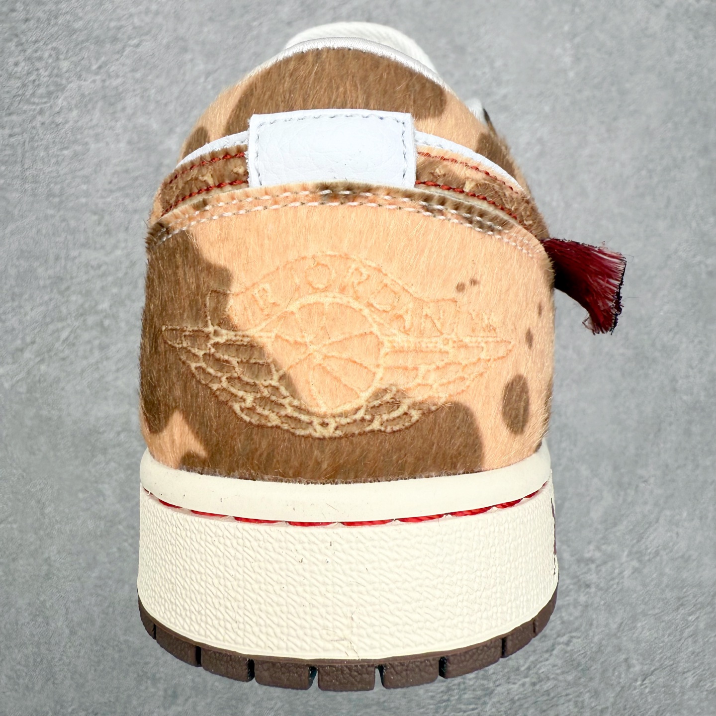 图片[8]-＃K版 Air Jordan AJ1 Low 低帮 IQ5321-121 全新流水线出品 DT版本唯一平替选择 市场第二梯队最强版 全部原鞋开发 原楦原纸板开发 全鞋电脑针车 原厂内置全掌气垫 原盒内在原标 唯一Zp原版鞋带绑法 免检产品 全新2022版型 全头层皮料 完美零毛边处理 原厂配置全掌气垫 价格定位良心 几十个配色陆续出货 实拍调校N版已经零色差零失真 百分百还原实物色彩所见即所得 不存在货不对板色差等低级问题 选购参考实物拍摄 不混卖不参货 只用心做好货严格选品 承诺混一赔十 尺码：36 36.5 37.5 38 38.5 39 40 40.5 41 42 42.5 43 44 44.5 45-选品中心