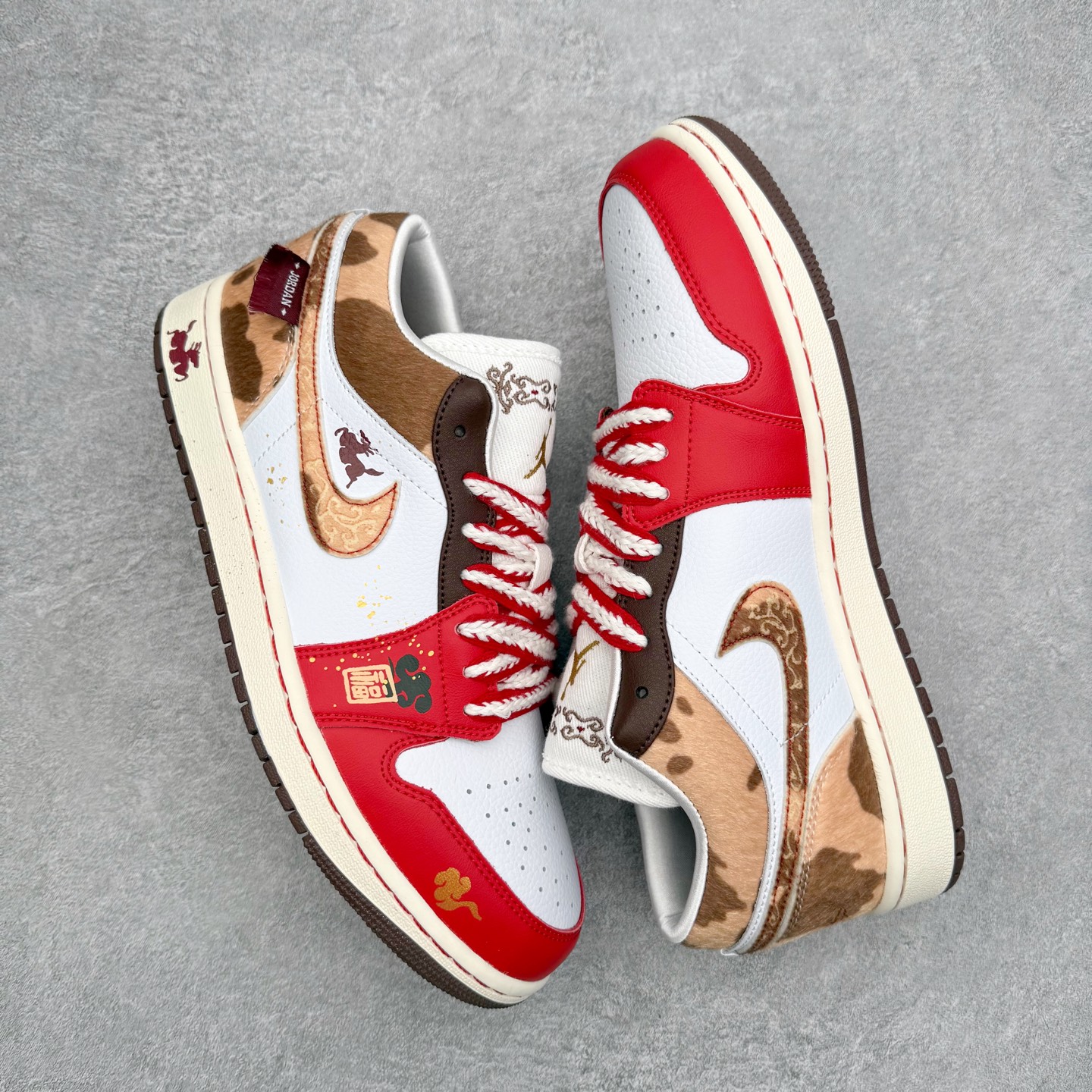 图片[3]-＃K版 Air Jordan AJ1 Low 低帮 IQ5321-121 全新流水线出品 DT版本唯一平替选择 市场第二梯队最强版 全部原鞋开发 原楦原纸板开发 全鞋电脑针车 原厂内置全掌气垫 原盒内在原标 唯一Zp原版鞋带绑法 免检产品 全新2022版型 全头层皮料 完美零毛边处理 原厂配置全掌气垫 价格定位良心 几十个配色陆续出货 实拍调校N版已经零色差零失真 百分百还原实物色彩所见即所得 不存在货不对板色差等低级问题 选购参考实物拍摄 不混卖不参货 只用心做好货严格选品 承诺混一赔十 尺码：36 36.5 37.5 38 38.5 39 40 40.5 41 42 42.5 43 44 44.5 45-选品中心