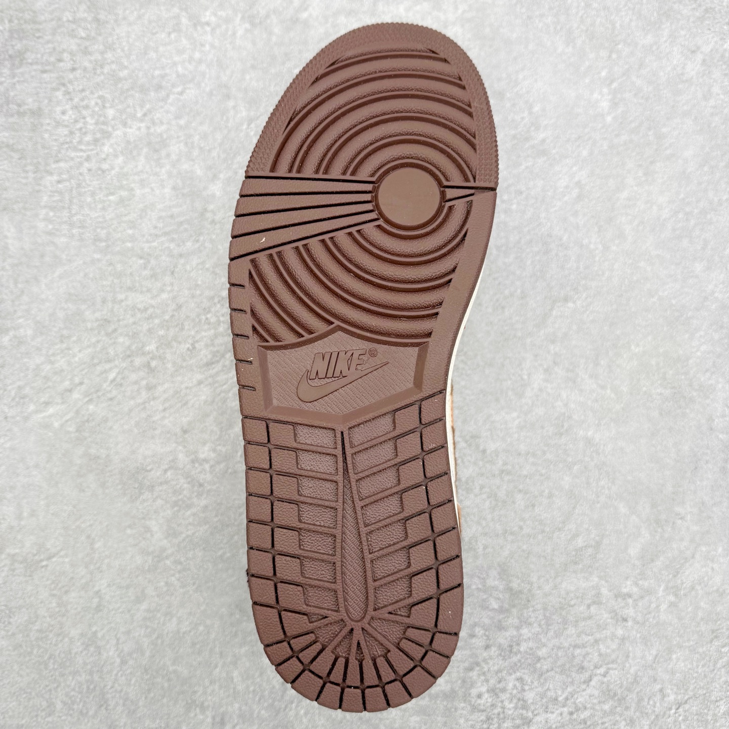 图片[9]-＃K版 Air Jordan AJ1 Low 低帮 IQ5321-121 全新流水线出品 DT版本唯一平替选择 市场第二梯队最强版 全部原鞋开发 原楦原纸板开发 全鞋电脑针车 原厂内置全掌气垫 原盒内在原标 唯一Zp原版鞋带绑法 免检产品 全新2022版型 全头层皮料 完美零毛边处理 原厂配置全掌气垫 价格定位良心 几十个配色陆续出货 实拍调校N版已经零色差零失真 百分百还原实物色彩所见即所得 不存在货不对板色差等低级问题 选购参考实物拍摄 不混卖不参货 只用心做好货严格选品 承诺混一赔十 尺码：36 36.5 37.5 38 38.5 39 40 40.5 41 42 42.5 43 44 44.5 45-选品中心