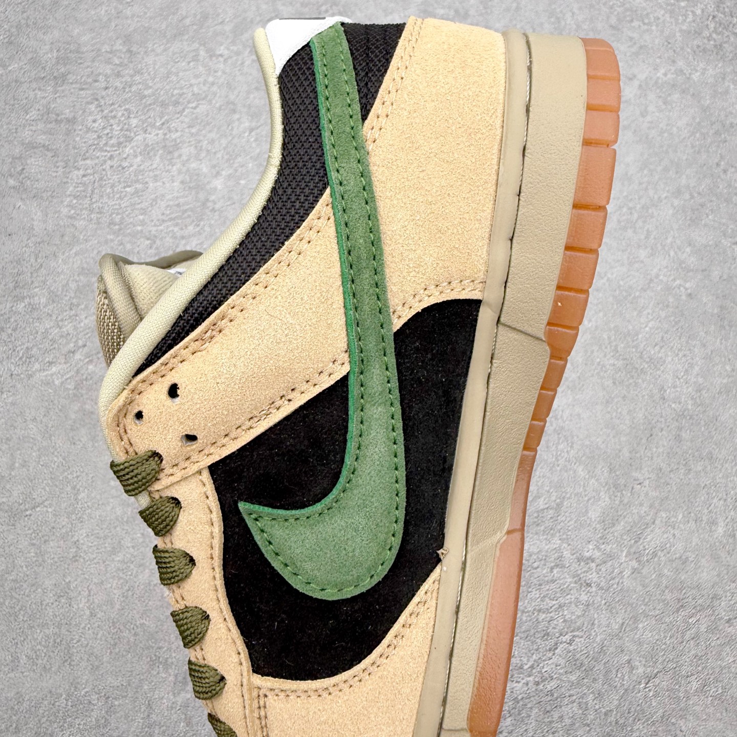 图片[7]-＃F版 NK SB Dunk Low Pro HJ0367-200 实力大厂出品 新配色陆续开发 利润个位数只为口碑 全套原纸板楦头开发 确保原汁原味 完美呈现DUNK版型 一比一鞋头弧度高度鞋身弧度 此版本只针对中端市场 皮料材质有所更替 其他数据细节工艺流程均保持一致 绝不口嗨 细节品控鞋型随意对比 独家私模官方第六代原厂航空铝磨具打磨大底 鞋头坡度极致还原 无解鞋型 原盒原配 圈内天花板工艺 原厂玻璃冲刀 超高清洁度 全鞋零毛边皮料切割 原厂中底布点胶 中底布拉帮走线遵循公司 尺码：36 36.5 37.5 38 38.5 39 40 40.5 41 42 42.5 43 44 44.5 45 46-选品中心