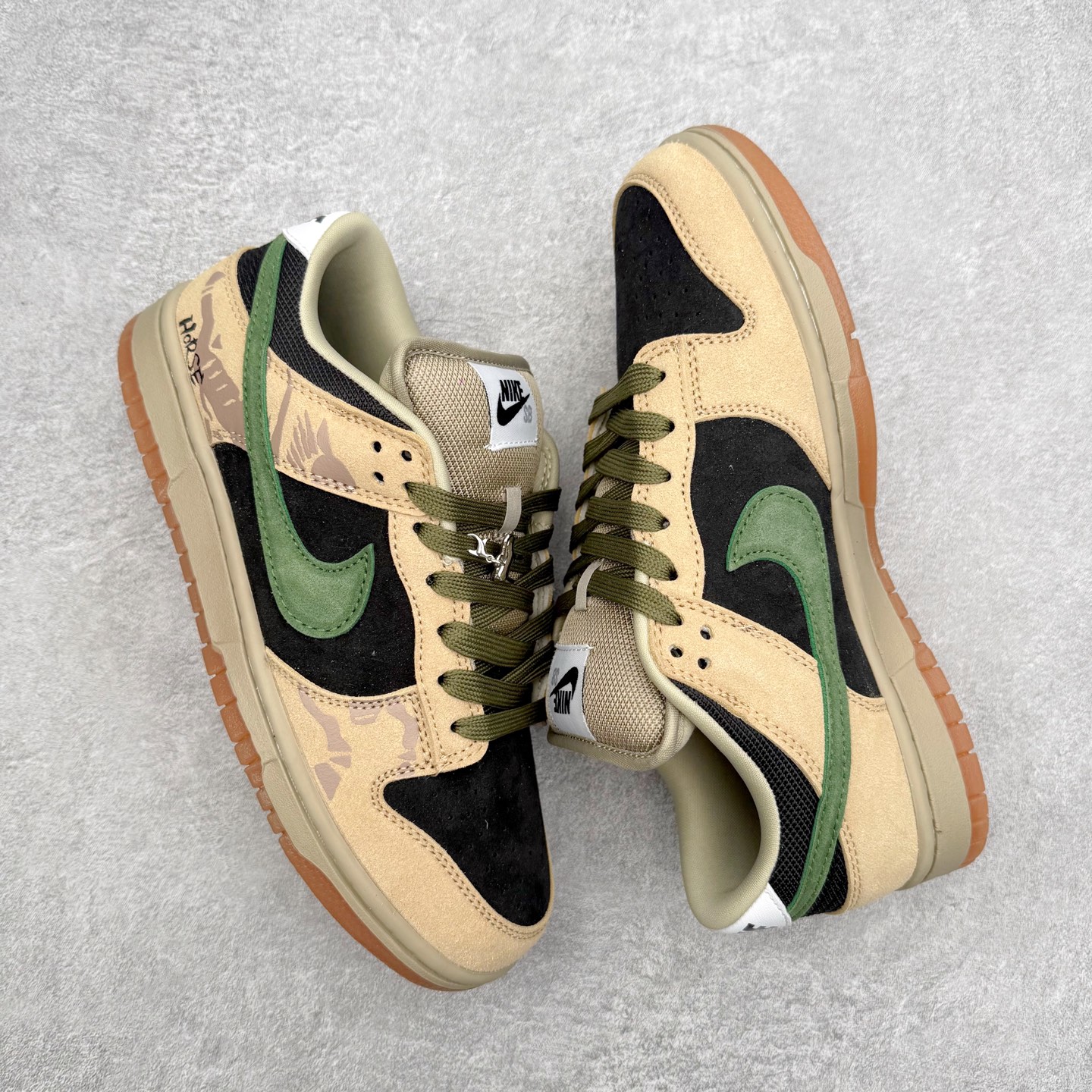 图片[3]-＃F版 NK SB Dunk Low Pro HJ0367-200 实力大厂出品 新配色陆续开发 利润个位数只为口碑 全套原纸板楦头开发 确保原汁原味 完美呈现DUNK版型 一比一鞋头弧度高度鞋身弧度 此版本只针对中端市场 皮料材质有所更替 其他数据细节工艺流程均保持一致 绝不口嗨 细节品控鞋型随意对比 独家私模官方第六代原厂航空铝磨具打磨大底 鞋头坡度极致还原 无解鞋型 原盒原配 圈内天花板工艺 原厂玻璃冲刀 超高清洁度 全鞋零毛边皮料切割 原厂中底布点胶 中底布拉帮走线遵循公司 尺码：36 36.5 37.5 38 38.5 39 40 40.5 41 42 42.5 43 44 44.5 45 46-选品中心