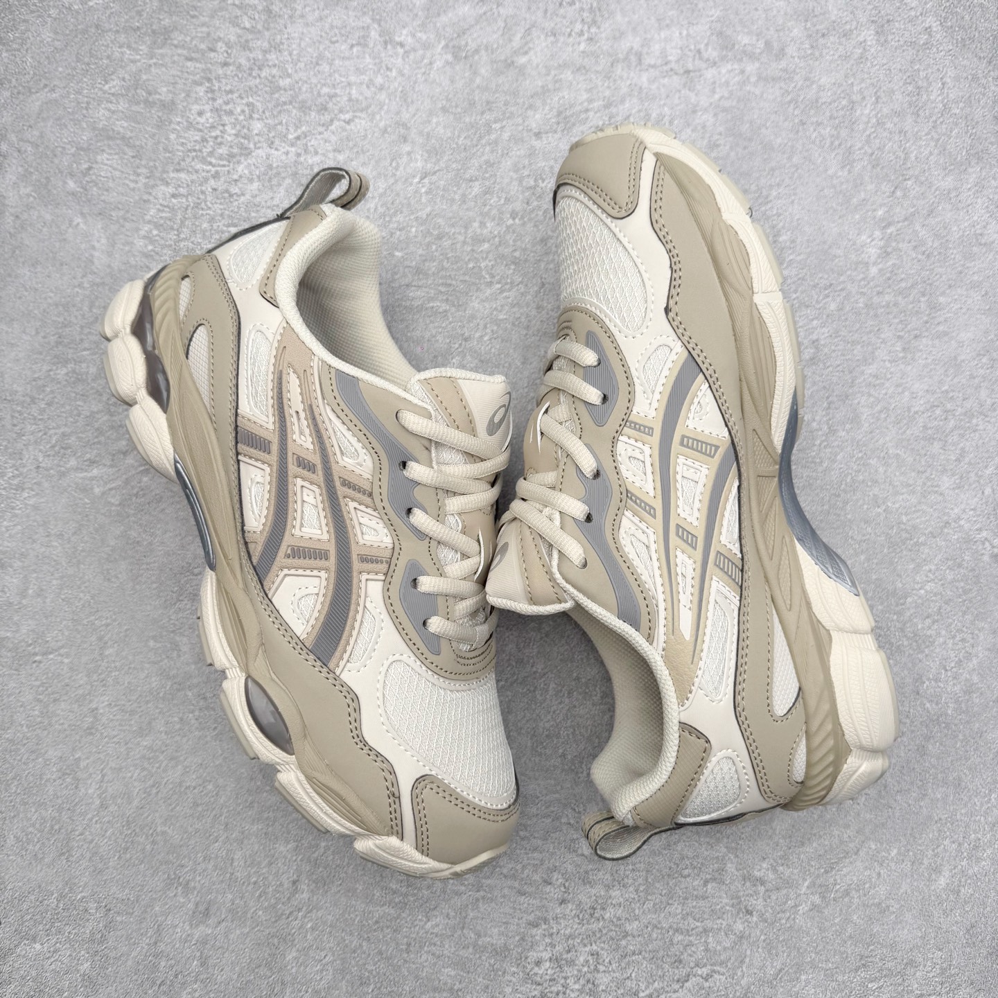 图片[3]-Asics GEL-NYC 亚瑟士防滑耐磨透气低帮运动休闲鞋 GEL-NYC™ 运动鞋的灵感源自传统和现代高性能跑步风格 其鞋面结构参考了 2000 年代初的 GEL-NIMBUS™ 3 鞋 并将其与 MC-PLUS V 设计中的各种装饰融为一体 该工装通过使用 GEL-CUMULUS® 16 鞋的工装系统来对比鞋面的复古风格 通过轻质泡沫和 GEL® 技术嵌入物的结合 这种中底结构有助于创造先进的脚底舒适度 尺码：36 37 37.5 38 39 40.5 41.5 42 42.5 43.5 44 45-选品中心