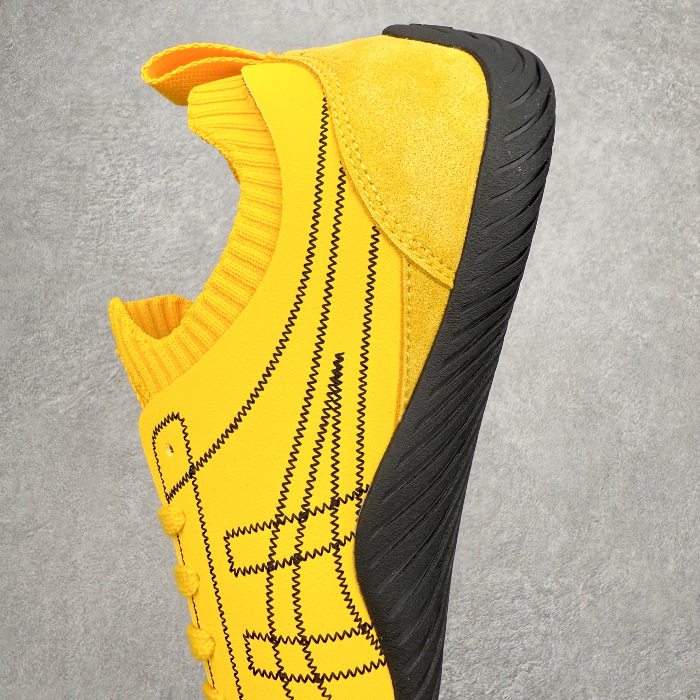 图片[7]-Onitsuka Tiger 鬼塚虎 Sclaw 轻便舒适防滑耐磨透气支撑吸汗低帮生活休闲鞋 低帮设计简洁利落 流畅的线条勾勒出随性的风格 鞋口织物收口 经典鞋袜一体 明线设计标志性logo 采用织物和柔软皮革拼接 时尚质感满满 防磨耐磨大底 上脚轻便舒适 尺码：36 37 37.5 38 39 39.5 40 40.5 41.5 42 42.5 43.5 44 45-选品中心