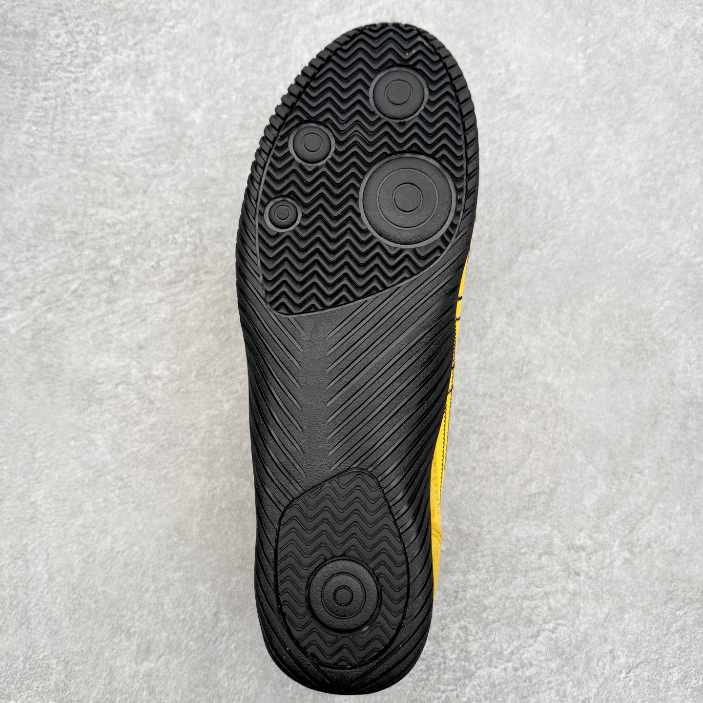 图片[9]-Onitsuka Tiger 鬼塚虎 Sclaw 轻便舒适防滑耐磨透气支撑吸汗低帮生活休闲鞋 低帮设计简洁利落 流畅的线条勾勒出随性的风格 鞋口织物收口 经典鞋袜一体 明线设计标志性logo 采用织物和柔软皮革拼接 时尚质感满满 防磨耐磨大底 上脚轻便舒适 尺码：36 37 37.5 38 39 39.5 40 40.5 41.5 42 42.5 43.5 44 45-选品中心