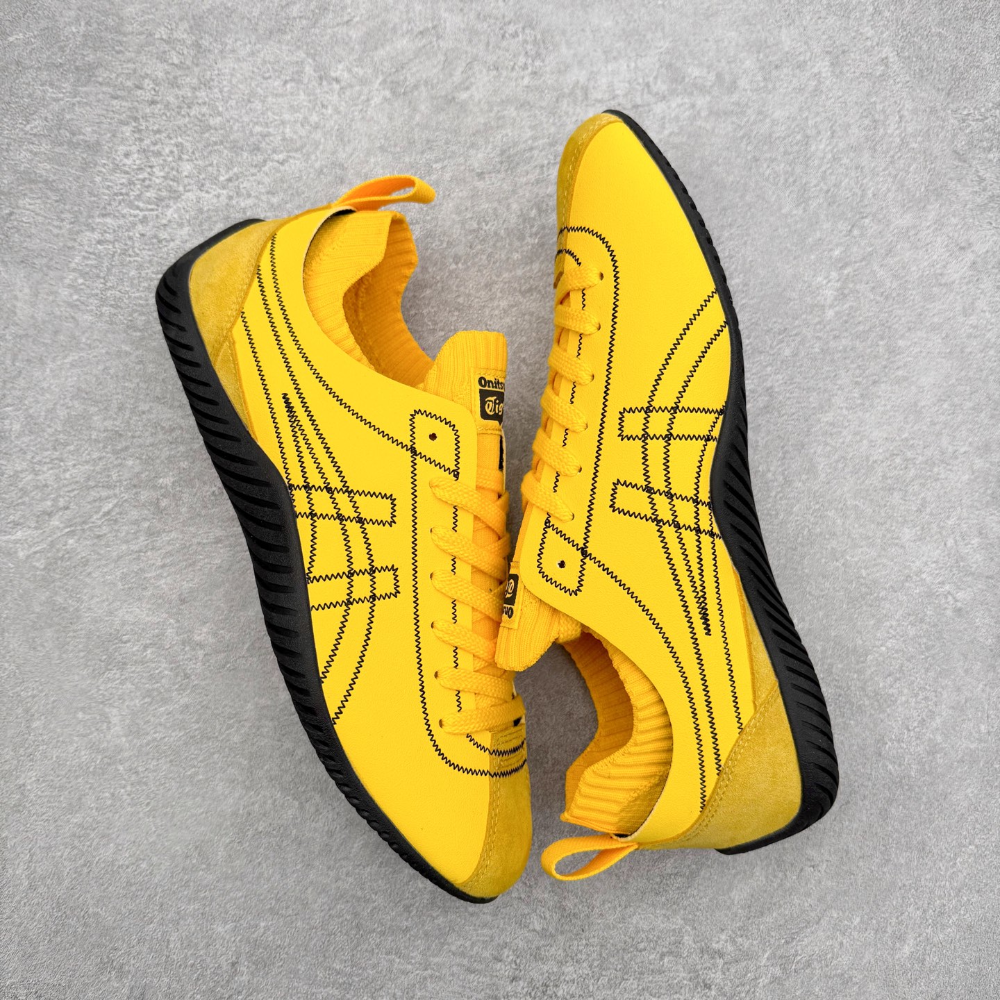 图片[3]-Onitsuka Tiger 鬼塚虎 Sclaw 轻便舒适防滑耐磨透气支撑吸汗低帮生活休闲鞋 低帮设计简洁利落 流畅的线条勾勒出随性的风格 鞋口织物收口 经典鞋袜一体 明线设计标志性logo 采用织物和柔软皮革拼接 时尚质感满满 防磨耐磨大底 上脚轻便舒适 尺码：36 37 37.5 38 39 39.5 40 40.5 41.5 42 42.5 43.5 44 45-选品中心