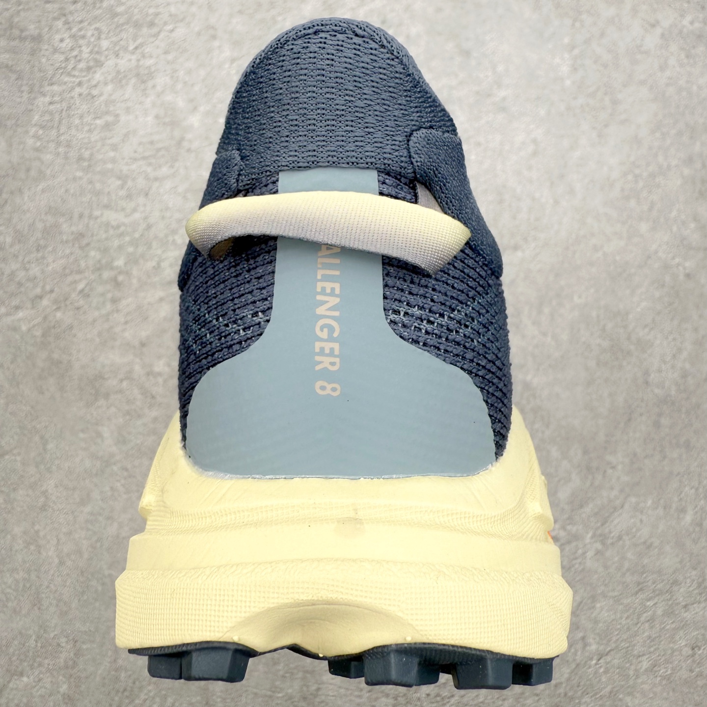 图片[8]-HOKA ONE ONE Challenger ATR 8 挑战者八代轻便耐磨防滑跑步鞋 新一代Challenger泡棉中底减重10% 增加3mm强化缓震、打造Q弹脚感 后跟采用延伸设计 加强跟腱保护、便于穿脱 搭配环保工程网布增加透气、短靴细节防止碎石进入 重新设计的大底以轮胎刻纹为灵感 以更密集的全大底水波刻纹 搭配加大面积的高耐磨橡胶与4mm大刻纹设计 增加整体抓地力与稳定性 尺码：36 36.5 37.5 38 38.5 39 40 40.5 41 42 42.5 43 44 44.5 45-选品中心