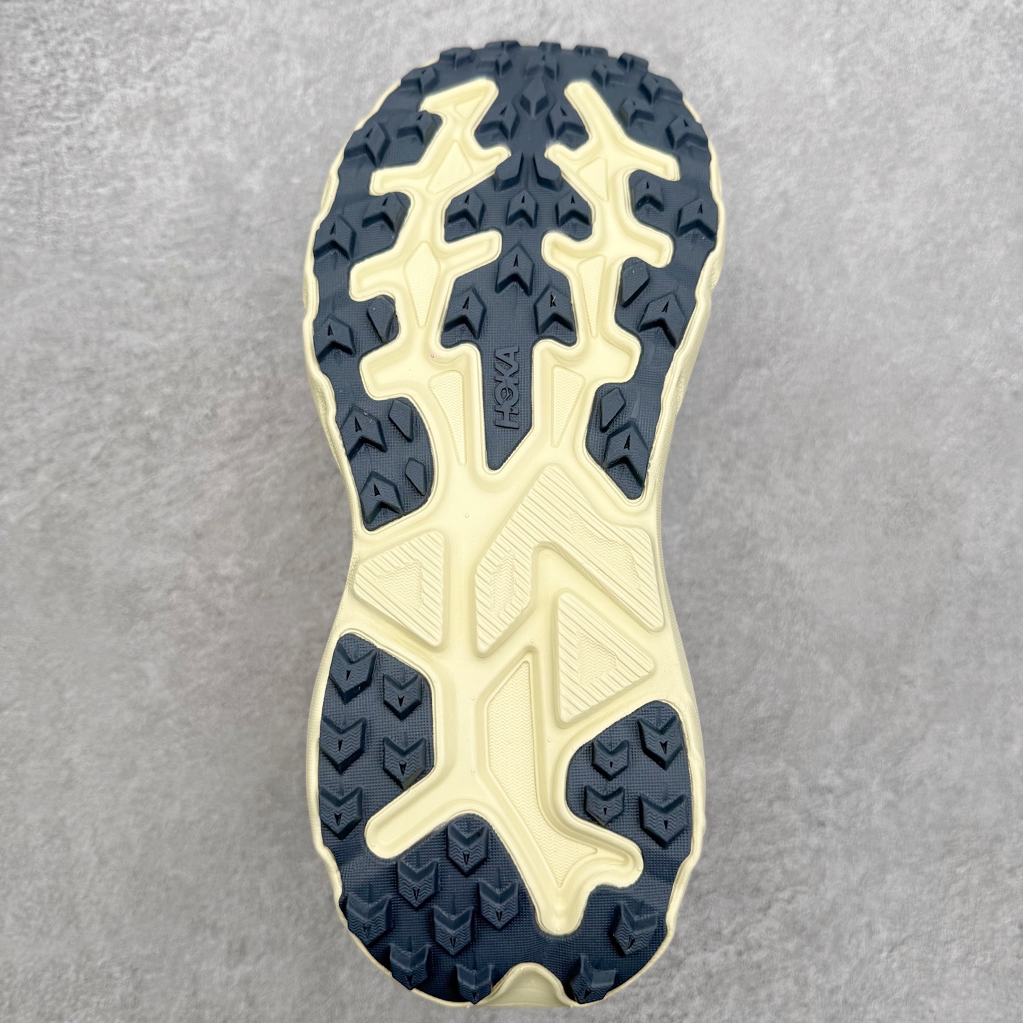 图片[9]-HOKA ONE ONE Challenger ATR 8 挑战者八代轻便耐磨防滑跑步鞋 新一代Challenger泡棉中底减重10% 增加3mm强化缓震、打造Q弹脚感 后跟采用延伸设计 加强跟腱保护、便于穿脱 搭配环保工程网布增加透气、短靴细节防止碎石进入 重新设计的大底以轮胎刻纹为灵感 以更密集的全大底水波刻纹 搭配加大面积的高耐磨橡胶与4mm大刻纹设计 增加整体抓地力与稳定性 尺码：36 36.5 37.5 38 38.5 39 40 40.5 41 42 42.5 43 44 44.5 45-选品中心