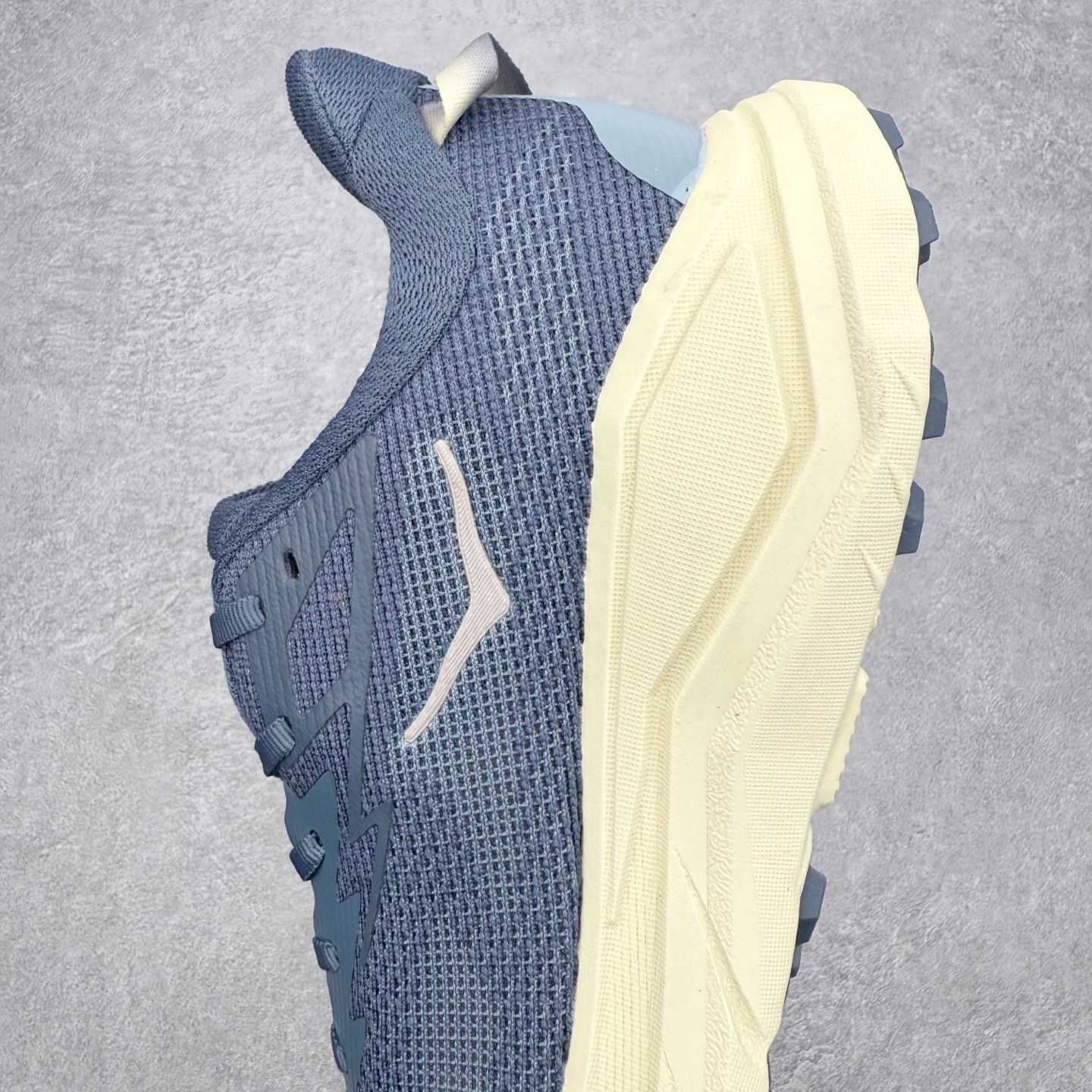 图片[7]-HOKA ONE ONE Challenger ATR 8 挑战者八代轻便耐磨防滑跑步鞋 新一代Challenger泡棉中底减重10% 增加3mm强化缓震、打造Q弹脚感 后跟采用延伸设计 加强跟腱保护、便于穿脱 搭配环保工程网布增加透气、短靴细节防止碎石进入 重新设计的大底以轮胎刻纹为灵感 以更密集的全大底水波刻纹 搭配加大面积的高耐磨橡胶与4mm大刻纹设计 增加整体抓地力与稳定性 尺码：36 36.5 37.5 38 38.5 39 40 40.5 41 42 42.5 43 44 44.5 45-选品中心