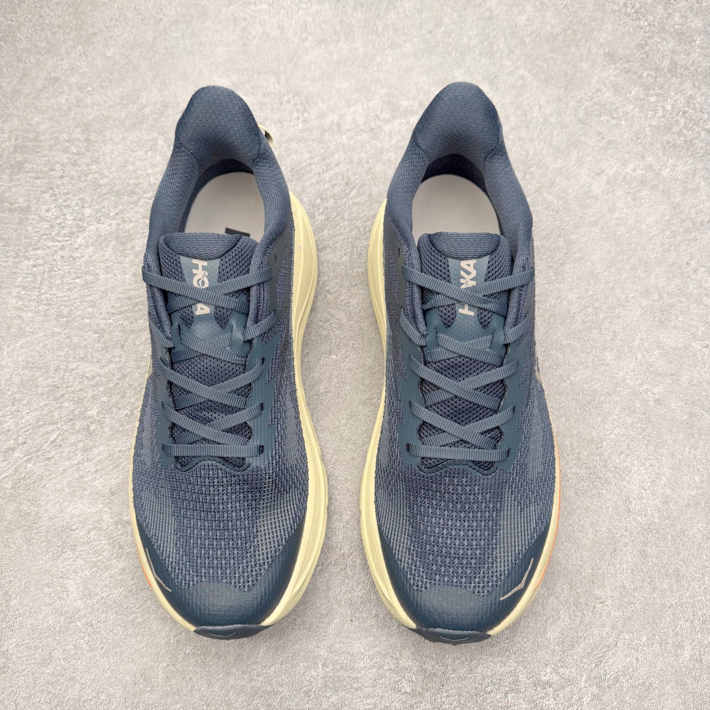 图片[2]-HOKA ONE ONE Challenger ATR 8 挑战者八代轻便耐磨防滑跑步鞋 新一代Challenger泡棉中底减重10% 增加3mm强化缓震、打造Q弹脚感 后跟采用延伸设计 加强跟腱保护、便于穿脱 搭配环保工程网布增加透气、短靴细节防止碎石进入 重新设计的大底以轮胎刻纹为灵感 以更密集的全大底水波刻纹 搭配加大面积的高耐磨橡胶与4mm大刻纹设计 增加整体抓地力与稳定性 尺码：36 36.5 37.5 38 38.5 39 40 40.5 41 42 42.5 43 44 44.5 45-选品中心