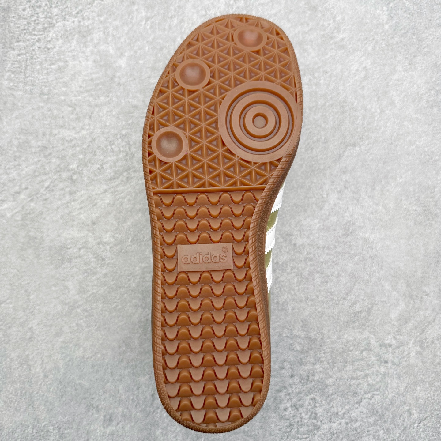 图片[9]-＃DT AD Originals Samba Jane 舒适百搭桑巴玛丽珍鞋板鞋懒人一脚蹬运动鞋 采用皮革材质的设计融合了经典与现代元素 采用了玛丽珍鞋的特色设计 如鞋面上的扣带和环扣装饰 同时保留了Samba鞋的经典三道杠设计和橡胶大底 这款鞋的鞋型修长 中足偏窄 整体贴合感强 适合标准脚型和宽脚型的人群 尺码：36 36.5 37 38 38.5 39 40 40.5 41-选品中心