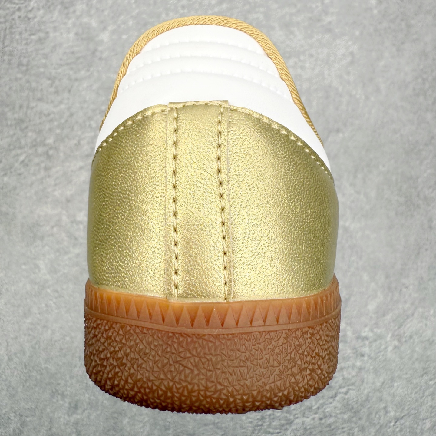 图片[8]-＃DT AD Originals Samba Jane 舒适百搭桑巴玛丽珍鞋板鞋懒人一脚蹬运动鞋 采用皮革材质的设计融合了经典与现代元素 采用了玛丽珍鞋的特色设计 如鞋面上的扣带和环扣装饰 同时保留了Samba鞋的经典三道杠设计和橡胶大底 这款鞋的鞋型修长 中足偏窄 整体贴合感强 适合标准脚型和宽脚型的人群 尺码：36 36.5 37 38 38.5 39 40 40.5 41-选品中心