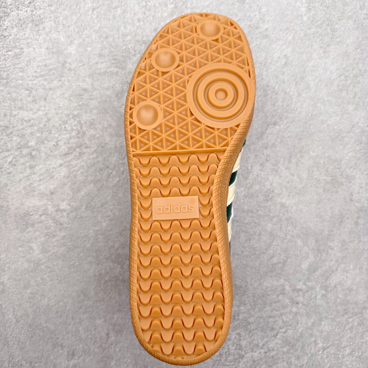 图片[9]-＃DT AD Originals Samba Jane 舒适百搭桑巴玛丽珍鞋板鞋懒人一脚蹬运动鞋 采用皮革材质的设计融合了经典与现代元素 采用了玛丽珍鞋的特色设计 如鞋面上的扣带和环扣装饰 同时保留了Samba鞋的经典三道杠设计和橡胶大底 这款鞋的鞋型修长 中足偏窄 整体贴合感强 适合标准脚型和宽脚型的人群 尺码：36 36.5 37 38 38.5 39 40 40.5 41-选品中心