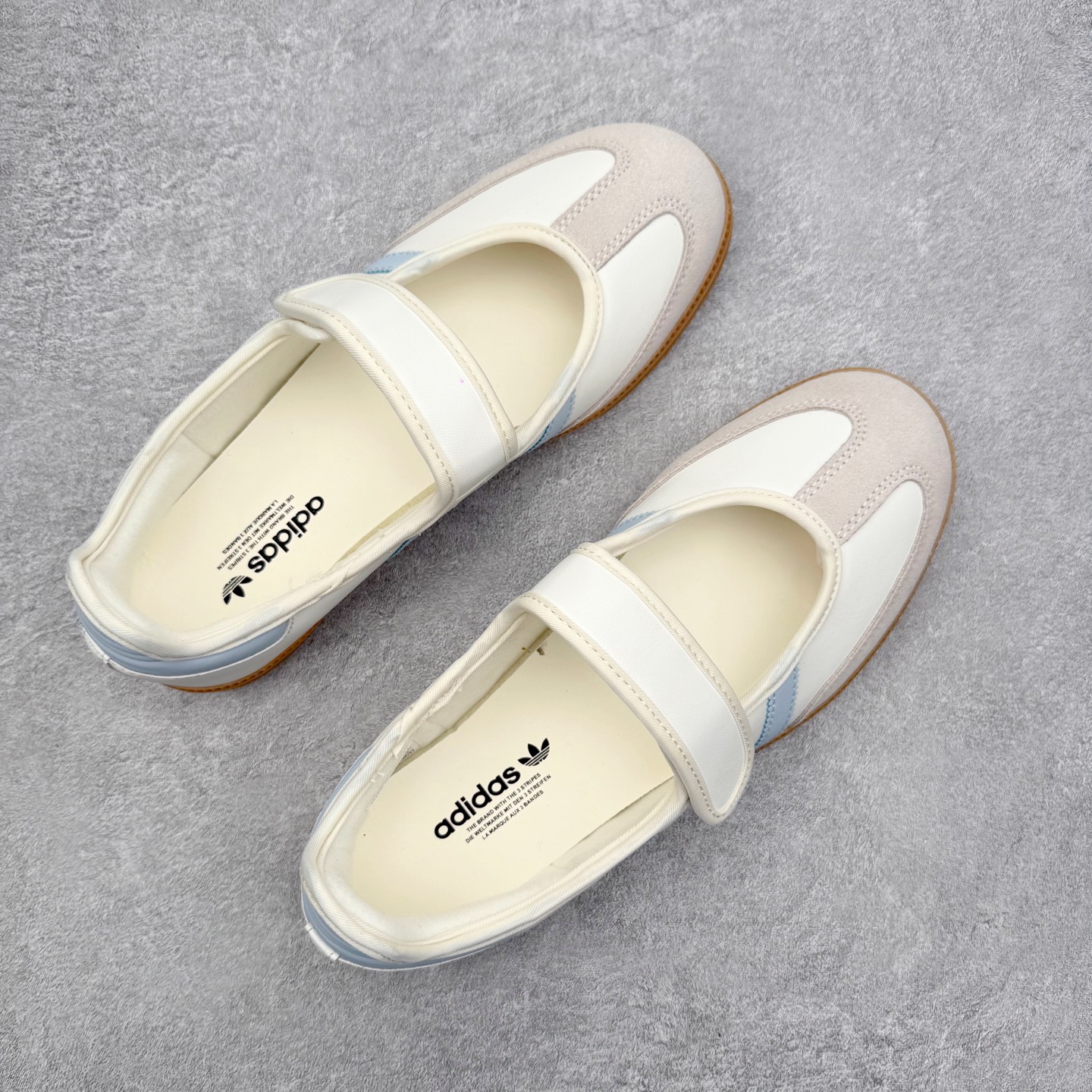 图片[3]-＃DT AD Originals Samba Jane 舒适百搭桑巴玛丽珍鞋板鞋懒人一脚蹬运动鞋 采用皮革材质的设计融合了经典与现代元素 采用了玛丽珍鞋的特色设计 如鞋面上的扣带和环扣装饰 同时保留了Samba鞋的经典三道杠设计和橡胶大底 这款鞋的鞋型修长 中足偏窄 整体贴合感强 适合标准脚型和宽脚型的人群 尺码：36 36.5 37 38 38.5 39 40 40.5 41-选品中心