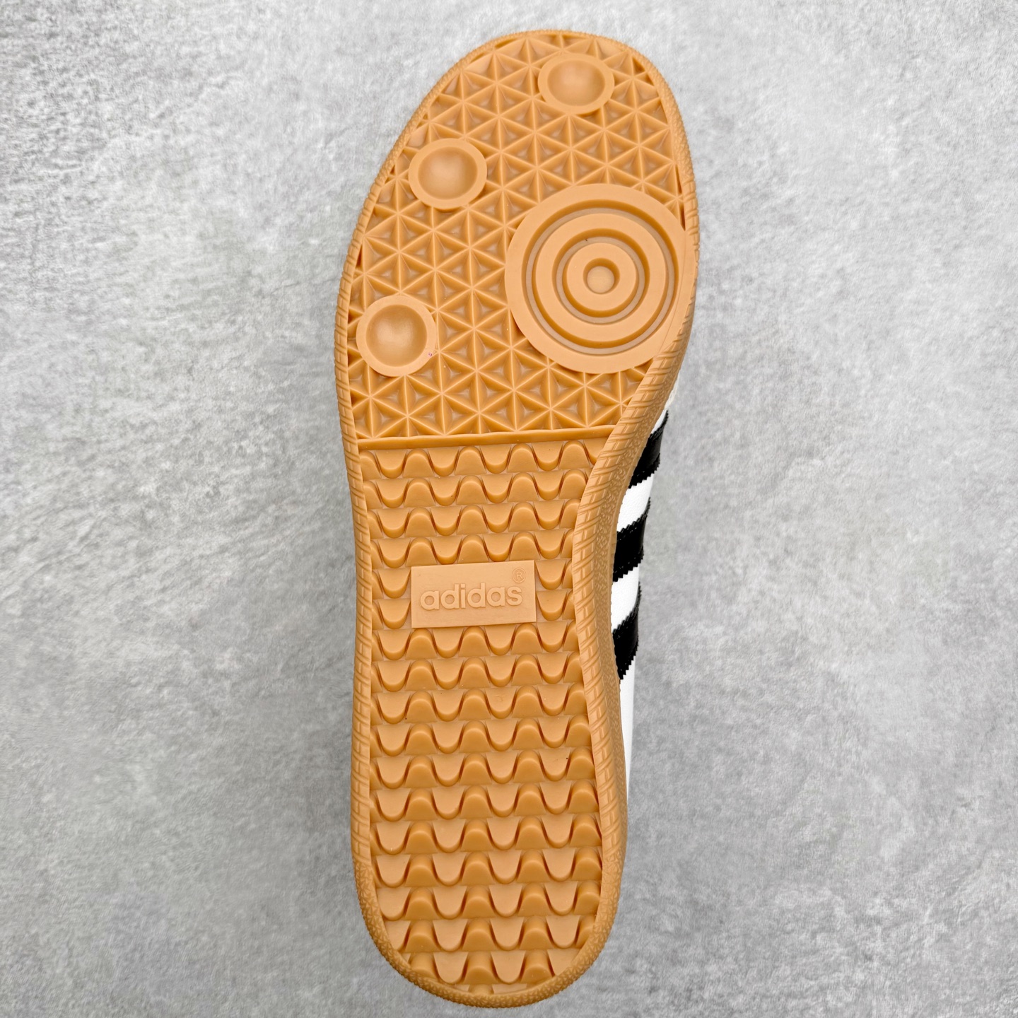 图片[9]-＃DT AD Originals Samba Jane 舒适百搭桑巴玛丽珍鞋板鞋懒人一脚蹬运动鞋 采用皮革材质的设计融合了经典与现代元素 采用了玛丽珍鞋的特色设计 如鞋面上的扣带和环扣装饰 同时保留了Samba鞋的经典三道杠设计和橡胶大底 这款鞋的鞋型修长 中足偏窄 整体贴合感强 适合标准脚型和宽脚型的人群 尺码：36 36.5 37 38 38.5 39 40 40.5 41-选品中心