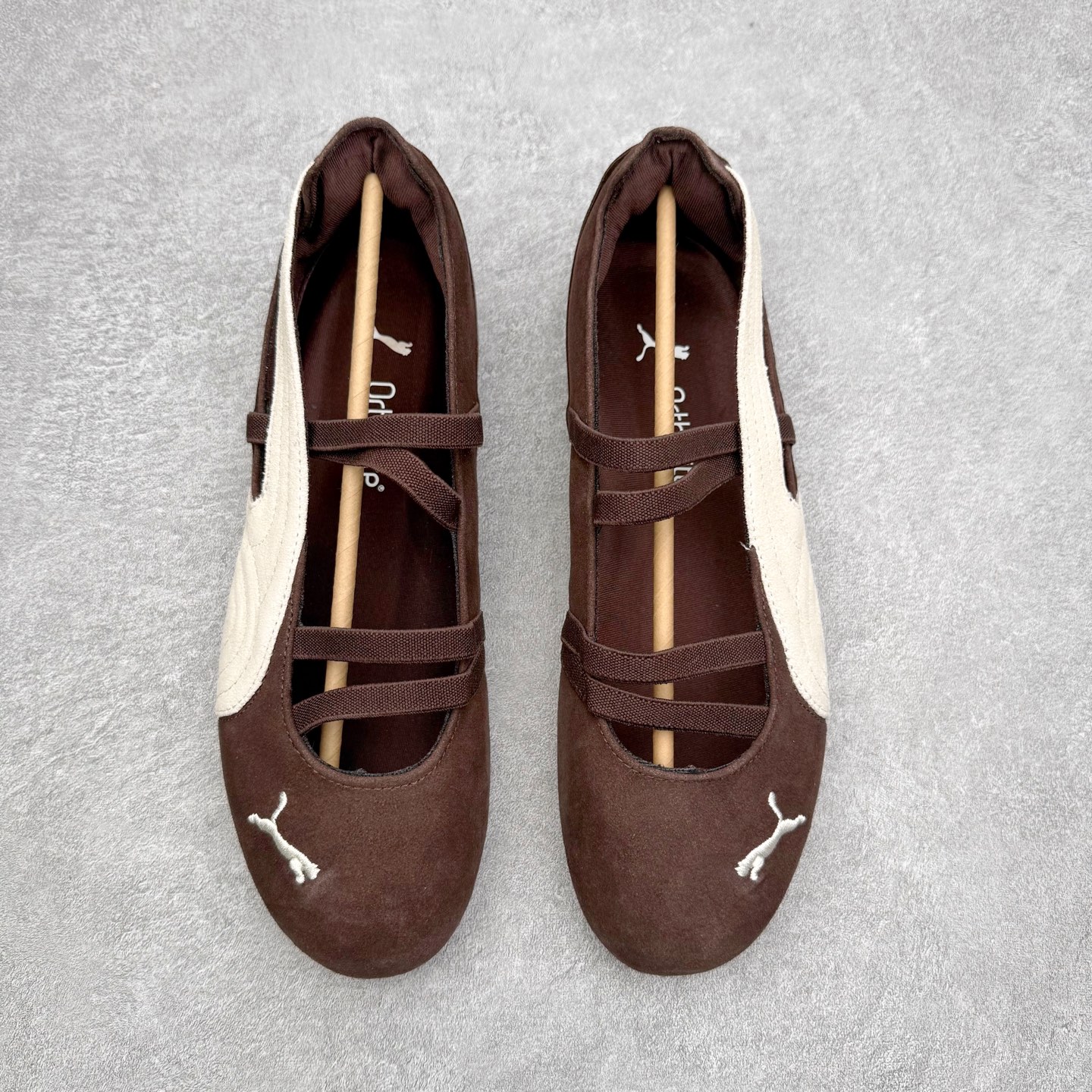 图片[2]-＃DT PUMA Speedcat Ballerina 彪马柔软舒适防滑耐磨低帮生活休闲鞋芭蕾舞鞋单鞋玛丽珍鞋 这次，PUMA决定再对Speedcat来一次创新，以芭蕾舞鞋为灵感，将芭蕾舞鞋的灵动与轻盈感与赛车鞋融为一体，带来极具个性的全新鞋款Speedcat Ballerina。Speedcat Ballerina由Speedcat去除鞋舌、鞋带以及部分鞋侧位打造而成，鞋带部分被改为如同芭蕾鞋般的交叉弹性带，PUMA的标志依旧设计于鞋侧旁，整个鞋款外观变得更加优雅。Speedcat Ballerina 还汲取了赛车鞋的抓地设计，配备经典橡胶大底。尺码：36 37 37.5 38 38.5 39 40 40.5 41-选品中心