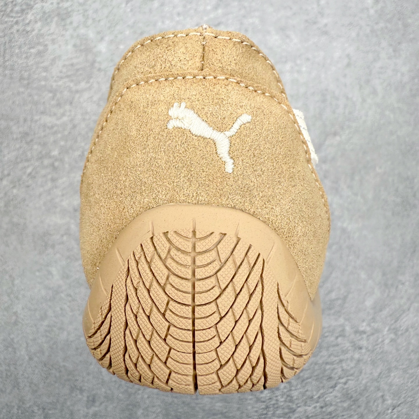 图片[8]-＃DT PUMA Speedcat Ballerina 彪马柔软舒适防滑耐磨低帮生活休闲鞋芭蕾舞鞋单鞋玛丽珍鞋 这次，PUMA决定再对Speedcat来一次创新，以芭蕾舞鞋为灵感，将芭蕾舞鞋的灵动与轻盈感与赛车鞋融为一体，带来极具个性的全新鞋款Speedcat Ballerina。Speedcat Ballerina由Speedcat去除鞋舌、鞋带以及部分鞋侧位打造而成，鞋带部分被改为如同芭蕾鞋般的交叉弹性带，PUMA的标志依旧设计于鞋侧旁，整个鞋款外观变得更加优雅。Speedcat Ballerina 还汲取了赛车鞋的抓地设计，配备经典橡胶大底。尺码：36 37 37.5 38 38.5 39 40 40.5 41-选品中心