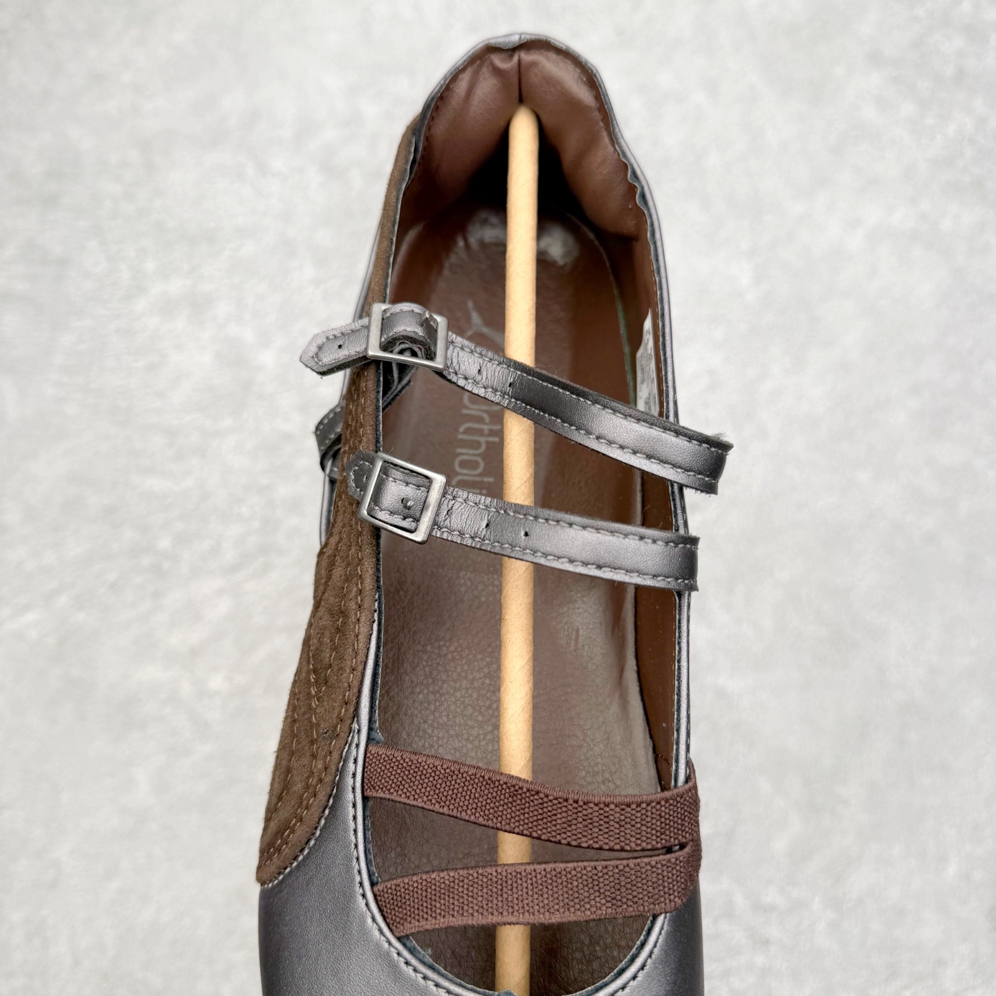 图片[5]-＃DT PUMA Speedcat Ballerina 彪马柔软舒适防滑耐磨低帮生活休闲鞋芭蕾舞鞋单鞋玛丽珍鞋 这次，PUMA决定再对Speedcat来一次创新，以芭蕾舞鞋为灵感，将芭蕾舞鞋的灵动与轻盈感与赛车鞋融为一体，带来极具个性的全新鞋款Speedcat Ballerina。Speedcat Ballerina由Speedcat去除鞋舌、鞋带以及部分鞋侧位打造而成，鞋带部分被改为如同芭蕾鞋般的交叉弹性带，PUMA的标志依旧设计于鞋侧旁，整个鞋款外观变得更加优雅。Speedcat Ballerina 还汲取了赛车鞋的抓地设计，配备经典橡胶大底。尺码：36 37 37.5 38 38.5 39 40 40.5 41-选品中心