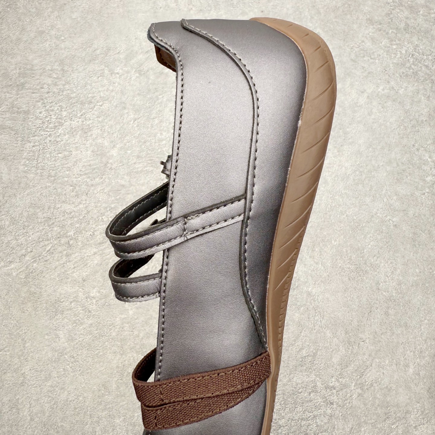 图片[7]-＃DT PUMA Speedcat Ballerina 彪马柔软舒适防滑耐磨低帮生活休闲鞋芭蕾舞鞋单鞋玛丽珍鞋 这次，PUMA决定再对Speedcat来一次创新，以芭蕾舞鞋为灵感，将芭蕾舞鞋的灵动与轻盈感与赛车鞋融为一体，带来极具个性的全新鞋款Speedcat Ballerina。Speedcat Ballerina由Speedcat去除鞋舌、鞋带以及部分鞋侧位打造而成，鞋带部分被改为如同芭蕾鞋般的交叉弹性带，PUMA的标志依旧设计于鞋侧旁，整个鞋款外观变得更加优雅。Speedcat Ballerina 还汲取了赛车鞋的抓地设计，配备经典橡胶大底。尺码：36 37 37.5 38 38.5 39 40 40.5 41-选品中心