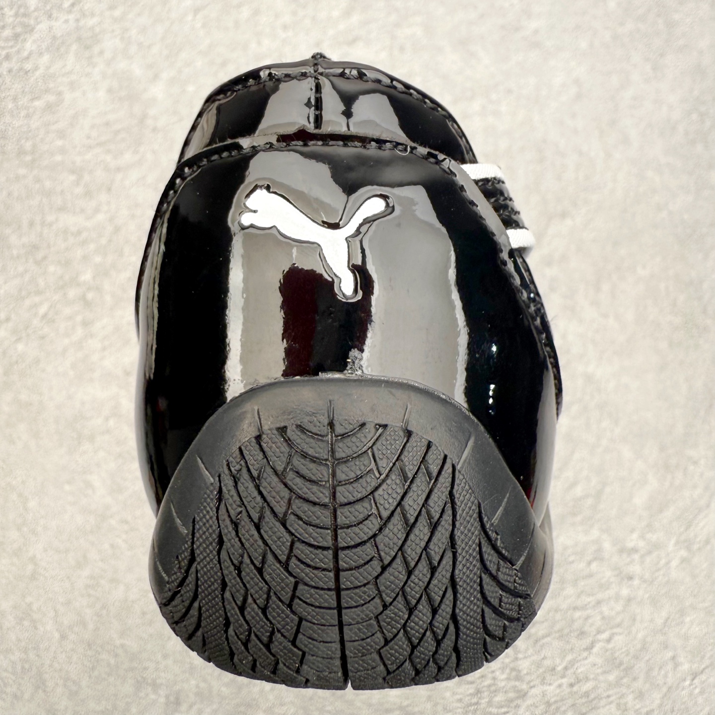 图片[8]-＃DT PUMA Speedcat Ballerina 彪马柔软舒适防滑耐磨低帮生活休闲鞋芭蕾舞鞋单鞋玛丽珍鞋 这次，PUMA决定再对Speedcat来一次创新，以芭蕾舞鞋为灵感，将芭蕾舞鞋的灵动与轻盈感与赛车鞋融为一体，带来极具个性的全新鞋款Speedcat Ballerina。Speedcat Ballerina由Speedcat去除鞋舌、鞋带以及部分鞋侧位打造而成，鞋带部分被改为如同芭蕾鞋般的交叉弹性带，PUMA的标志依旧设计于鞋侧旁，整个鞋款外观变得更加优雅。Speedcat Ballerina 还汲取了赛车鞋的抓地设计，配备经典橡胶大底。尺码：36 37 37.5 38 38.5 39 40 40.5 41-选品中心