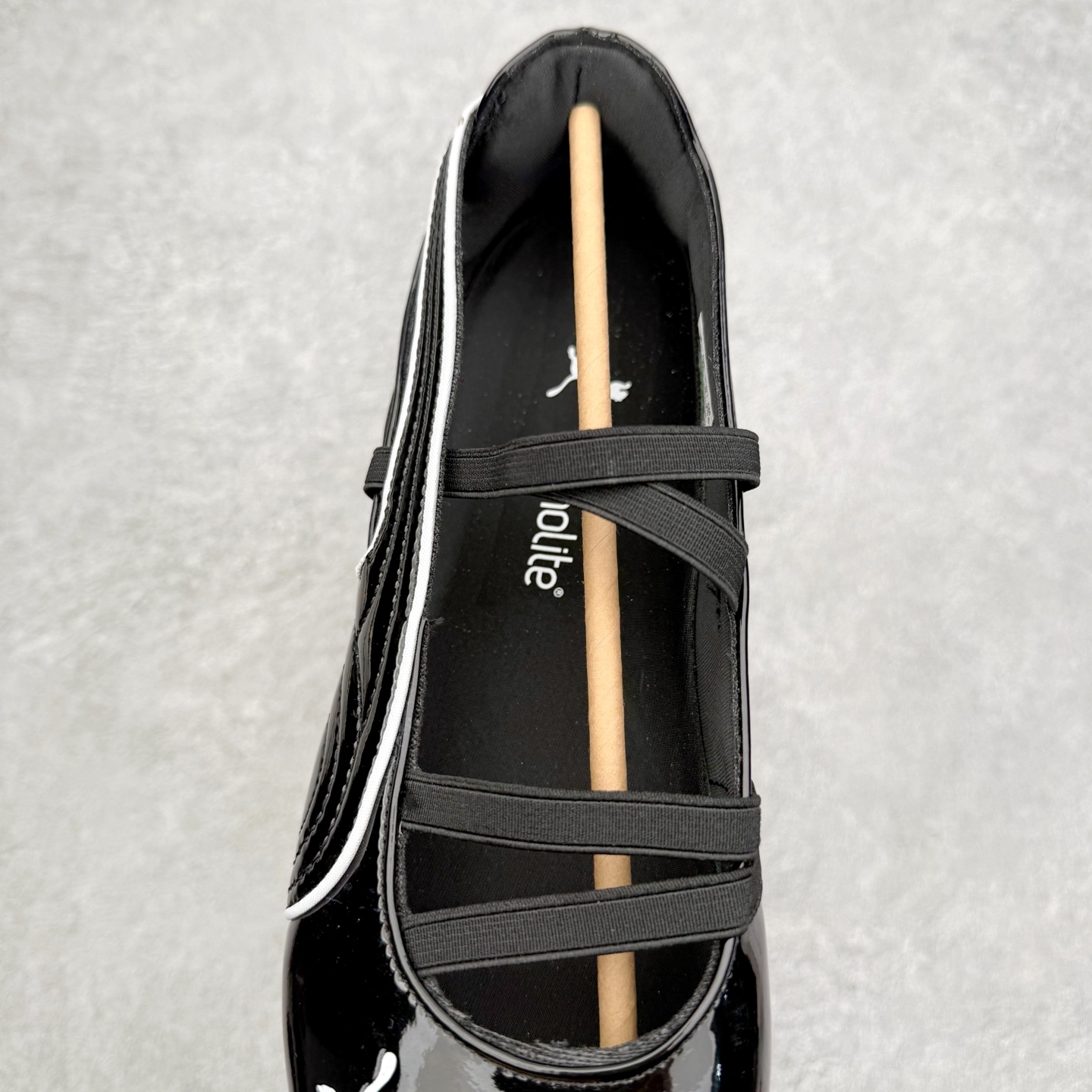 图片[5]-＃DT PUMA Speedcat Ballerina 彪马柔软舒适防滑耐磨低帮生活休闲鞋芭蕾舞鞋单鞋玛丽珍鞋 这次，PUMA决定再对Speedcat来一次创新，以芭蕾舞鞋为灵感，将芭蕾舞鞋的灵动与轻盈感与赛车鞋融为一体，带来极具个性的全新鞋款Speedcat Ballerina。Speedcat Ballerina由Speedcat去除鞋舌、鞋带以及部分鞋侧位打造而成，鞋带部分被改为如同芭蕾鞋般的交叉弹性带，PUMA的标志依旧设计于鞋侧旁，整个鞋款外观变得更加优雅。Speedcat Ballerina 还汲取了赛车鞋的抓地设计，配备经典橡胶大底。尺码：36 37 37.5 38 38.5 39 40 40.5 41-选品中心