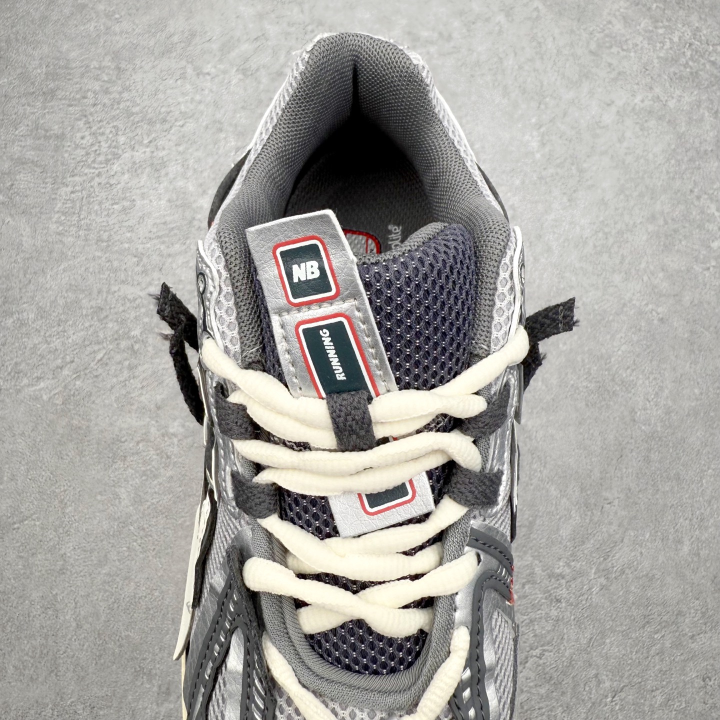 图片[5]-New Balance M1906R NB新百伦系列复古老爹风休闲运动慢跑鞋 日韩出口特供订单 全网最全配色 配套商长期套现长期补货 全新货品 正常出厂触屏不到的单价 超级跑量款 全套原楦原纸板原厂数据开发 进口三明治网面 原装进口翻毛皮料正确绒感卡色 正确中底拉帮中底网布细节 采用轻质牛剖革拼接透气网眼衬垫织物鞋面材质 T-Beam大底提供足步弓支撑 保持步态稳定 后跟搭载外露缓震胶 鞋身整体以各种深浅不一的灰色覆盖 鞋头以淡蓝色调装饰 网眼衬垫通过不规律的色块实现做旧的美感 泛黄的鞋底更是进一步增添了复古气息 尺码：36 37 37.5 38 38.5 39.5 40 40.5 41.5 42 42.5 43 44 45-选品中心