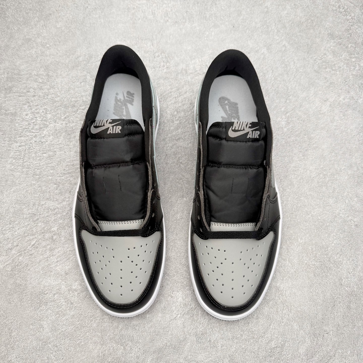 图片[2]-＃小DT Air Jordan AJ1 Low OG 低帮系列 全新流水线出品 超强性价比 DT版本平替选择 市场第二梯队 全部原鞋开发 原楦原纸板开发 全鞋电脑针车 原厂内置全掌气垫 原盒内在原标 唯一Zp原版鞋带绑法 免检产品 全新2022版型 全头层皮料 完美零毛边处理 原厂配置全掌气垫 价格定位良心 几十个配色陆续出货 实拍调校N版已经零色差零失真 百分百还原实物色彩所见即所得 不存在货不对板色差等低级问题 选购参考实物拍摄 不混卖不参货 只用心做好货严格选品 承诺混一赔十 尺码：36 36.5 37.5 38 38.5 39 40 40.5 41 42 42.5 43 44 44.5 45 46-选品中心