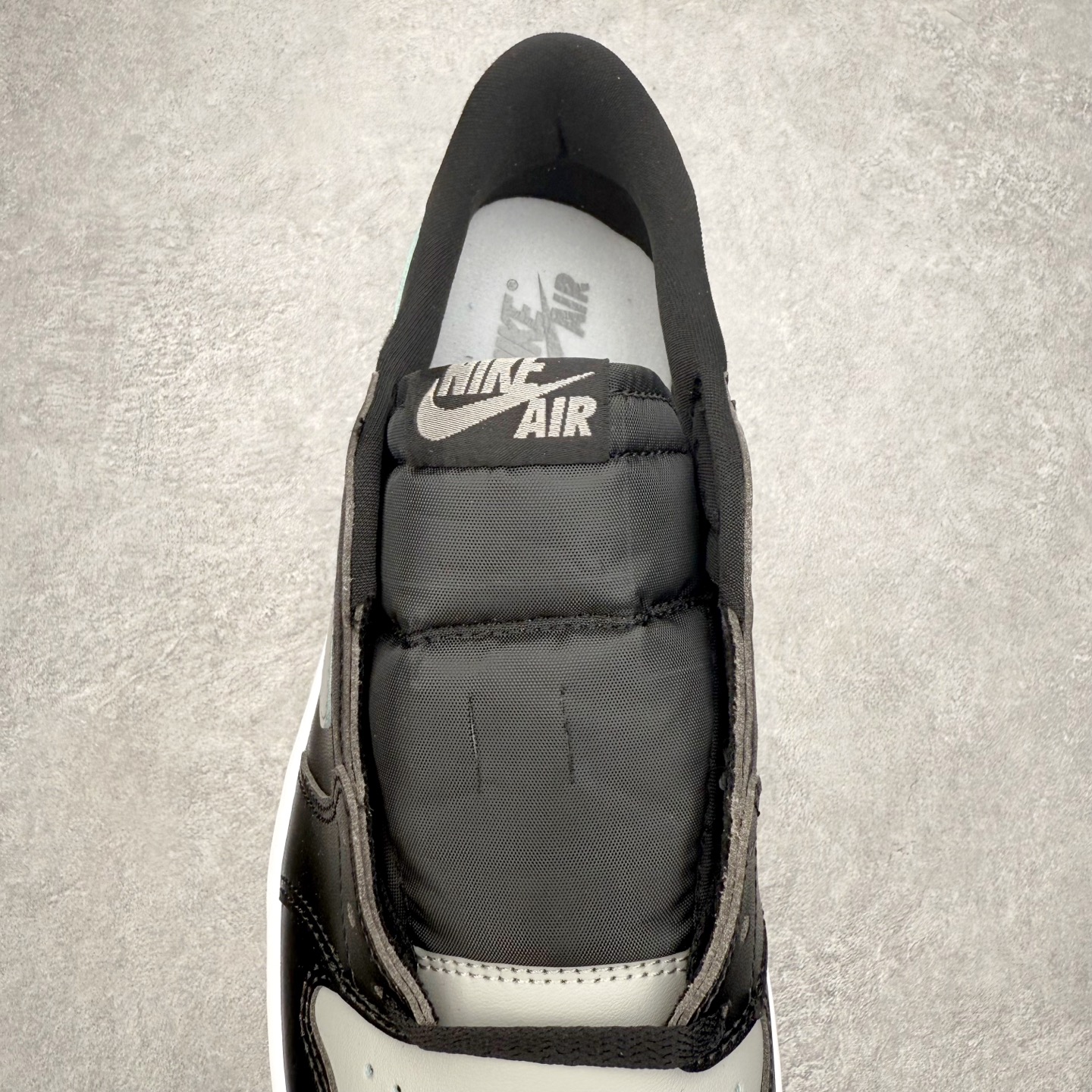 图片[5]-＃小DT Air Jordan AJ1 Low OG 低帮系列 全新流水线出品 超强性价比 DT版本平替选择 市场第二梯队 全部原鞋开发 原楦原纸板开发 全鞋电脑针车 原厂内置全掌气垫 原盒内在原标 唯一Zp原版鞋带绑法 免检产品 全新2022版型 全头层皮料 完美零毛边处理 原厂配置全掌气垫 价格定位良心 几十个配色陆续出货 实拍调校N版已经零色差零失真 百分百还原实物色彩所见即所得 不存在货不对板色差等低级问题 选购参考实物拍摄 不混卖不参货 只用心做好货严格选品 承诺混一赔十 尺码：36 36.5 37.5 38 38.5 39 40 40.5 41 42 42.5 43 44 44.5 45 46-选品中心