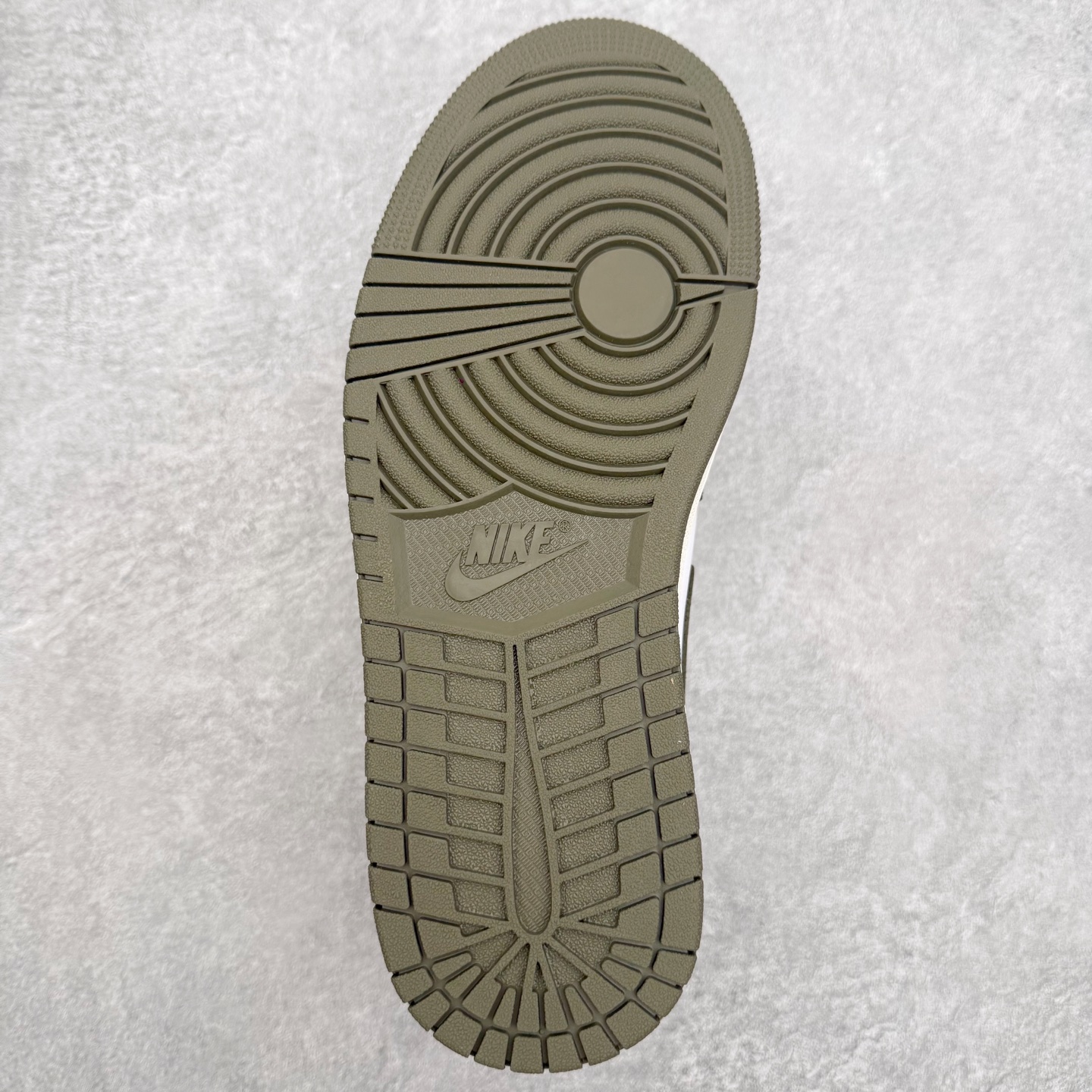 图片[9]-＃小DT Air Jordan AJ1 Low 低帮系列 全新流水线出品 超强性价比 DT版本平替选择 市场第二梯队 全部原鞋开发 原楦原纸板开发 全鞋电脑针车 原厂内置全掌气垫 原盒内在原标 唯一Zp原版鞋带绑法 免检产品 全新2022版型 全头层皮料 完美零毛边处理 原厂配置全掌气垫 价格定位良心 几十个配色陆续出货 实拍调校N版已经零色差零失真 百分百还原实物色彩所见即所得 不存在货不对板色差等低级问题 选购参考实物拍摄 不混卖不参货 只用心做好货严格选品 承诺混一赔十 尺码：36 36.5 37.5 38 38.5 39 40 40.5 41 42 42.5 43 44 44.5 45 46-选品中心