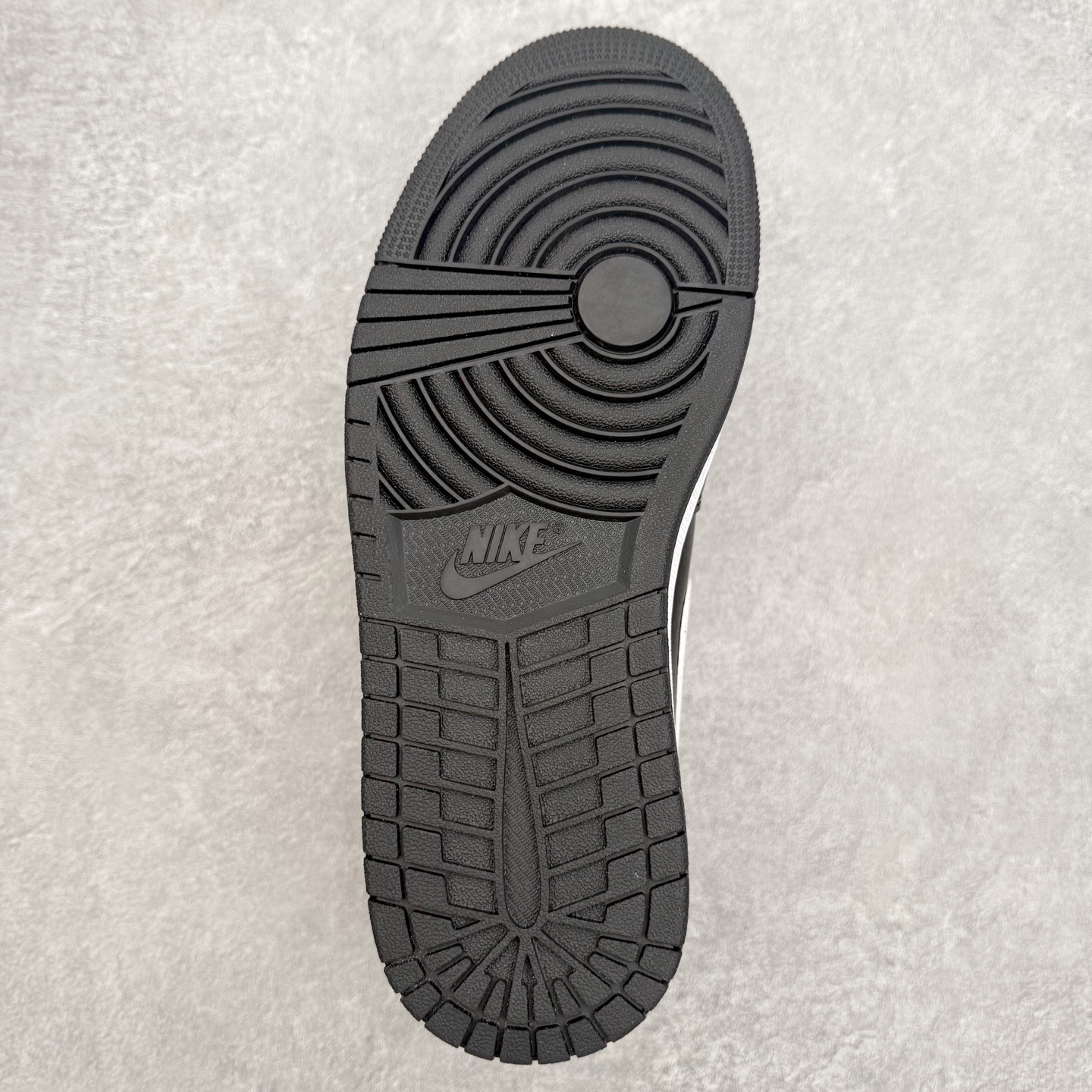 图片[9]-＃小DT Air Jordan AJ1 Low 低帮系列 全新流水线出品 超强性价比 DT版本平替选择 市场第二梯队 全部原鞋开发 原楦原纸板开发 全鞋电脑针车 原厂内置全掌气垫 原盒内在原标 唯一Zp原版鞋带绑法 免检产品 全新2022版型 全头层皮料 完美零毛边处理 原厂配置全掌气垫 价格定位良心 几十个配色陆续出货 实拍调校N版已经零色差零失真 百分百还原实物色彩所见即所得 不存在货不对板色差等低级问题 选购参考实物拍摄 不混卖不参货 只用心做好货严格选品 承诺混一赔十 尺码：36 36.5 37.5 38 38.5 39 40 40.5 41 42 42.5 43 44 44.5 45 46-选品中心