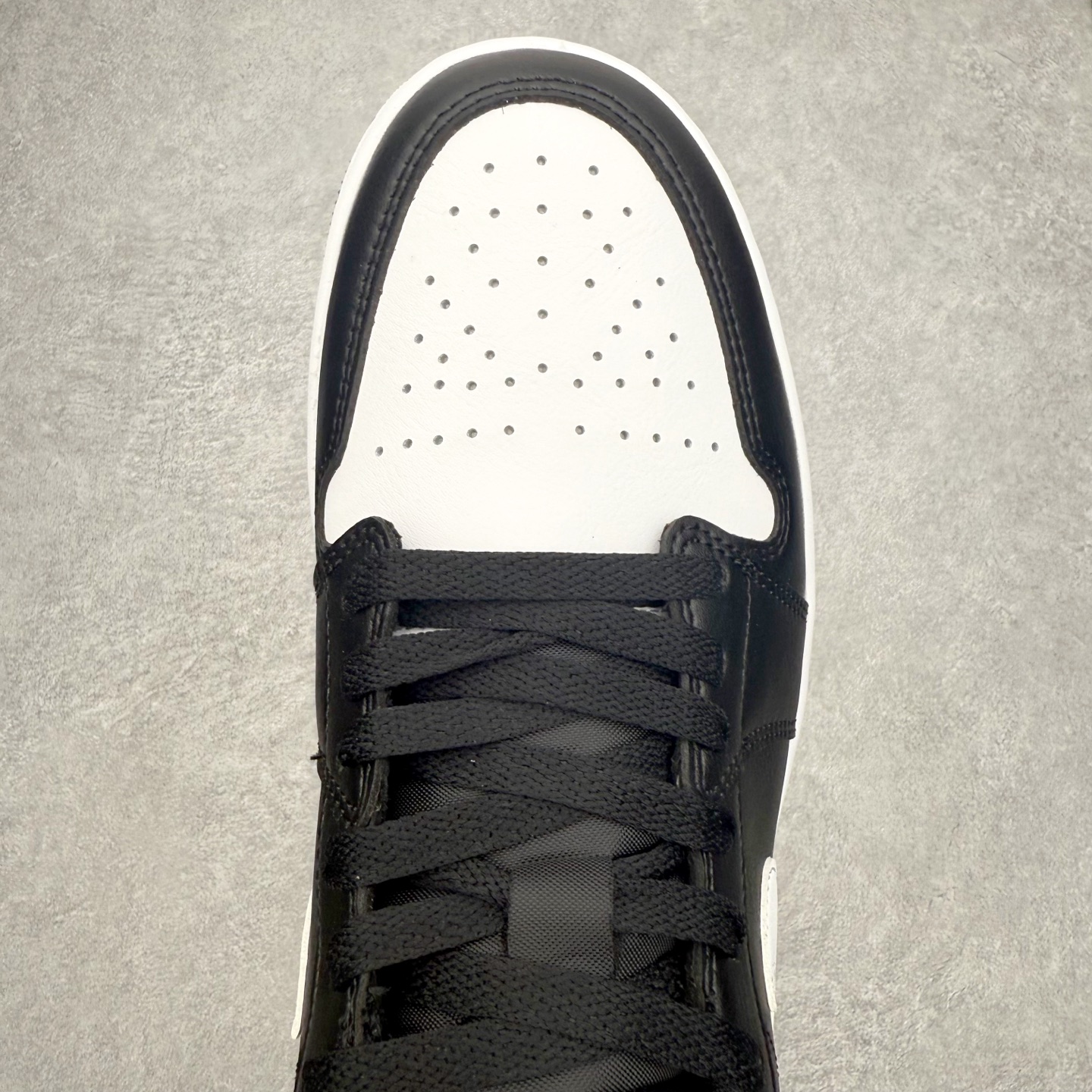 图片[4]-＃小DT Air Jordan AJ1 Low 低帮系列 全新流水线出品 超强性价比 DT版本平替选择 市场第二梯队 全部原鞋开发 原楦原纸板开发 全鞋电脑针车 原厂内置全掌气垫 原盒内在原标 唯一Zp原版鞋带绑法 免检产品 全新2022版型 全头层皮料 完美零毛边处理 原厂配置全掌气垫 价格定位良心 几十个配色陆续出货 实拍调校N版已经零色差零失真 百分百还原实物色彩所见即所得 不存在货不对板色差等低级问题 选购参考实物拍摄 不混卖不参货 只用心做好货严格选品 承诺混一赔十 尺码：36 36.5 37.5 38 38.5 39 40 40.5 41 42 42.5 43 44 44.5 45 46-选品中心