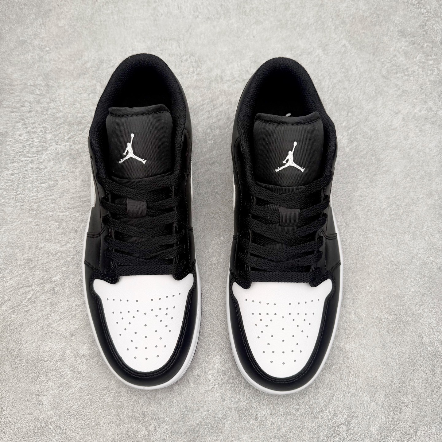 图片[2]-＃小DT Air Jordan AJ1 Low 低帮系列 全新流水线出品 超强性价比 DT版本平替选择 市场第二梯队 全部原鞋开发 原楦原纸板开发 全鞋电脑针车 原厂内置全掌气垫 原盒内在原标 唯一Zp原版鞋带绑法 免检产品 全新2022版型 全头层皮料 完美零毛边处理 原厂配置全掌气垫 价格定位良心 几十个配色陆续出货 实拍调校N版已经零色差零失真 百分百还原实物色彩所见即所得 不存在货不对板色差等低级问题 选购参考实物拍摄 不混卖不参货 只用心做好货严格选品 承诺混一赔十 尺码：36 36.5 37.5 38 38.5 39 40 40.5 41 42 42.5 43 44 44.5 45 46-选品中心