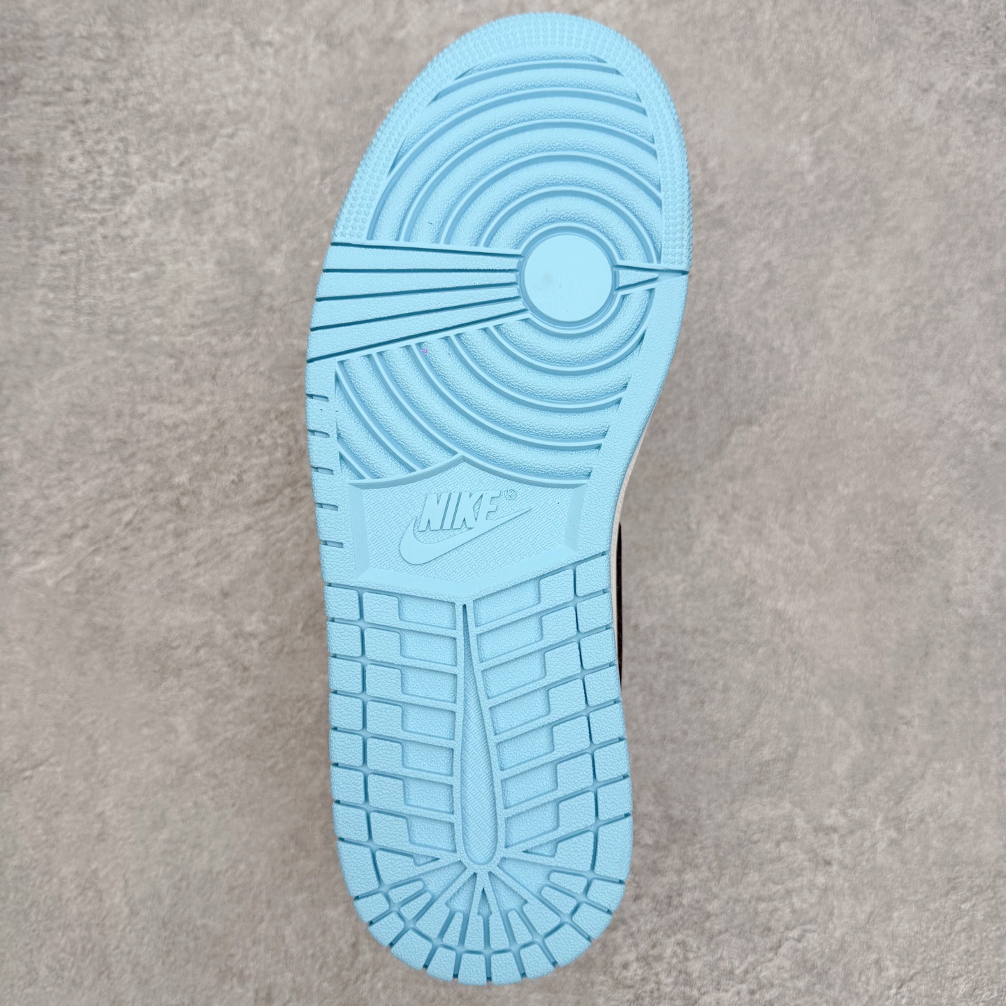 图片[9]-＃小DT Air Jordan AJ1 Low 低帮系列 全新流水线出品 超强性价比 DT版本平替选择 市场第二梯队 全部原鞋开发 原楦原纸板开发 全鞋电脑针车 原厂内置全掌气垫 原盒内在原标 唯一Zp原版鞋带绑法 免检产品 全新2022版型 全头层皮料 完美零毛边处理 原厂配置全掌气垫 价格定位良心 几十个配色陆续出货 实拍调校N版已经零色差零失真 百分百还原实物色彩所见即所得 不存在货不对板色差等低级问题 选购参考实物拍摄 不混卖不参货 只用心做好货严格选品 承诺混一赔十 尺码：36 36.5 37.5 38 38.5 39 40 40.5 41 42 42.5 43 44 44.5 45 46-选品中心