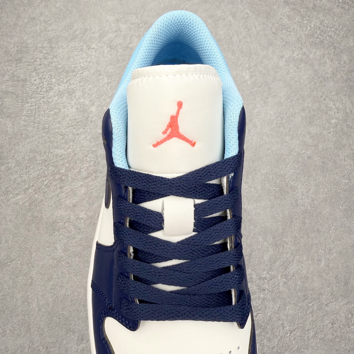 图片[5]-＃小DT Air Jordan AJ1 Low 低帮系列 全新流水线出品 超强性价比 DT版本平替选择 市场第二梯队 全部原鞋开发 原楦原纸板开发 全鞋电脑针车 原厂内置全掌气垫 原盒内在原标 唯一Zp原版鞋带绑法 免检产品 全新2022版型 全头层皮料 完美零毛边处理 原厂配置全掌气垫 价格定位良心 几十个配色陆续出货 实拍调校N版已经零色差零失真 百分百还原实物色彩所见即所得 不存在货不对板色差等低级问题 选购参考实物拍摄 不混卖不参货 只用心做好货严格选品 承诺混一赔十 尺码：36 36.5 37.5 38 38.5 39 40 40.5 41 42 42.5 43 44 44.5 45 46-选品中心