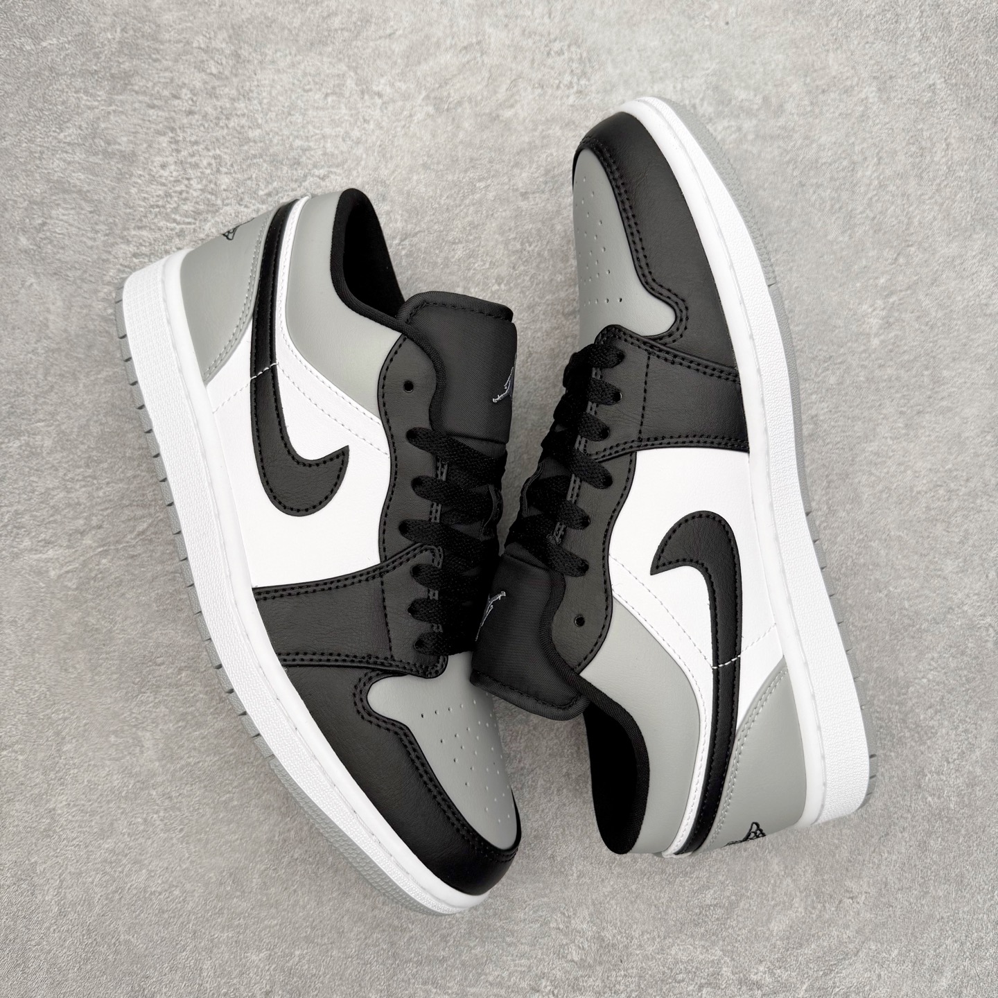 图片[3]-＃小DT Air Jordan AJ1 Low 低帮系列 全新流水线出品 超强性价比 DT版本平替选择 市场第二梯队 全部原鞋开发 原楦原纸板开发 全鞋电脑针车 原厂内置全掌气垫 原盒内在原标 唯一Zp原版鞋带绑法 免检产品 全新2022版型 全头层皮料 完美零毛边处理 原厂配置全掌气垫 价格定位良心 几十个配色陆续出货 实拍调校N版已经零色差零失真 百分百还原实物色彩所见即所得 不存在货不对板色差等低级问题 选购参考实物拍摄 不混卖不参货 只用心做好货严格选品 承诺混一赔十 尺码：36 36.5 37.5 38 38.5 39 40 40.5 41 42 42.5 43 44 44.5 45 46-选品中心