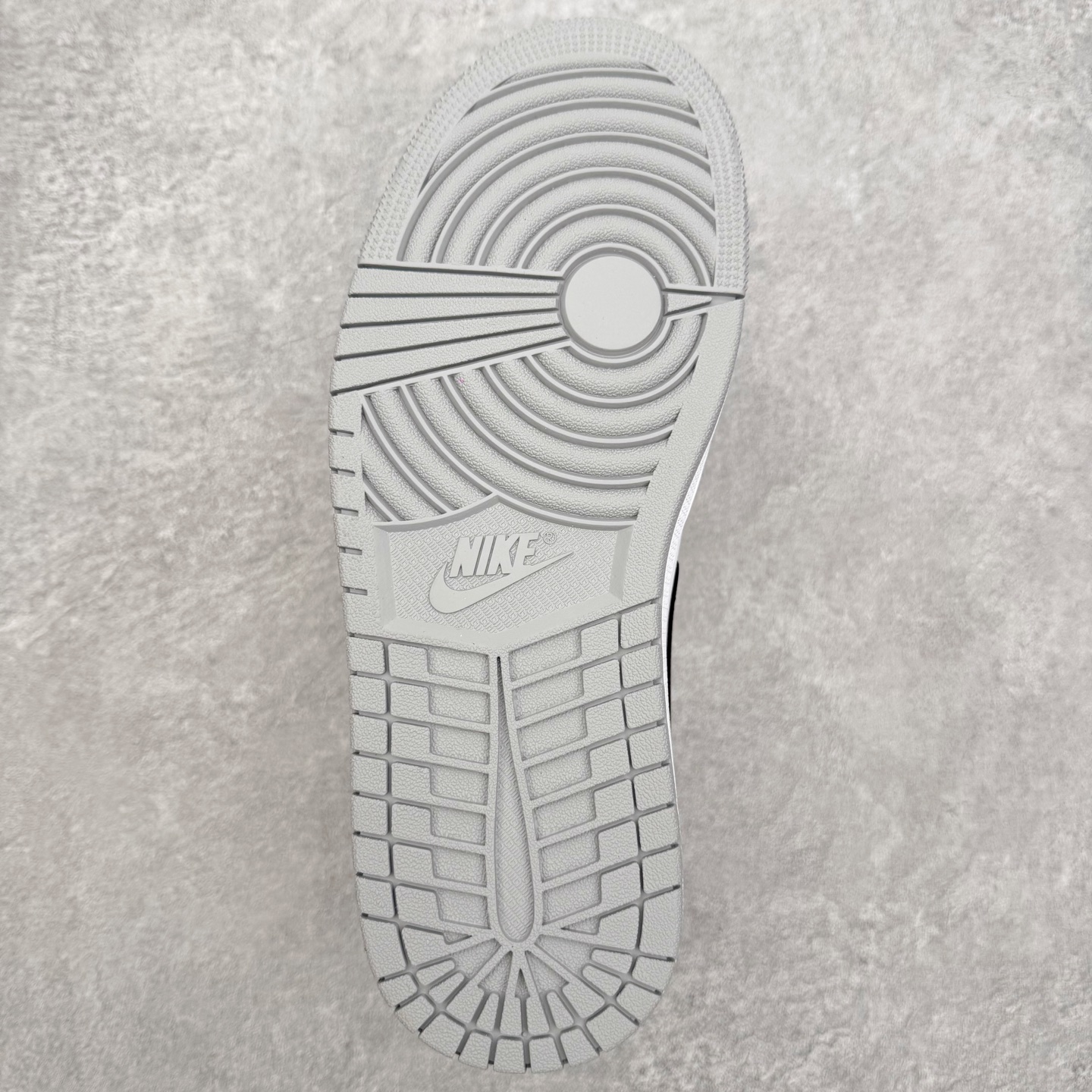 图片[9]-＃小DT Air Jordan AJ1 Low 低帮系列 全新流水线出品 超强性价比 DT版本平替选择 市场第二梯队 全部原鞋开发 原楦原纸板开发 全鞋电脑针车 原厂内置全掌气垫 原盒内在原标 唯一Zp原版鞋带绑法 免检产品 全新2022版型 全头层皮料 完美零毛边处理 原厂配置全掌气垫 价格定位良心 几十个配色陆续出货 实拍调校N版已经零色差零失真 百分百还原实物色彩所见即所得 不存在货不对板色差等低级问题 选购参考实物拍摄 不混卖不参货 只用心做好货严格选品 承诺混一赔十 尺码：36 36.5 37.5 38 38.5 39 40 40.5 41 42 42.5 43 44 44.5 45 46-选品中心