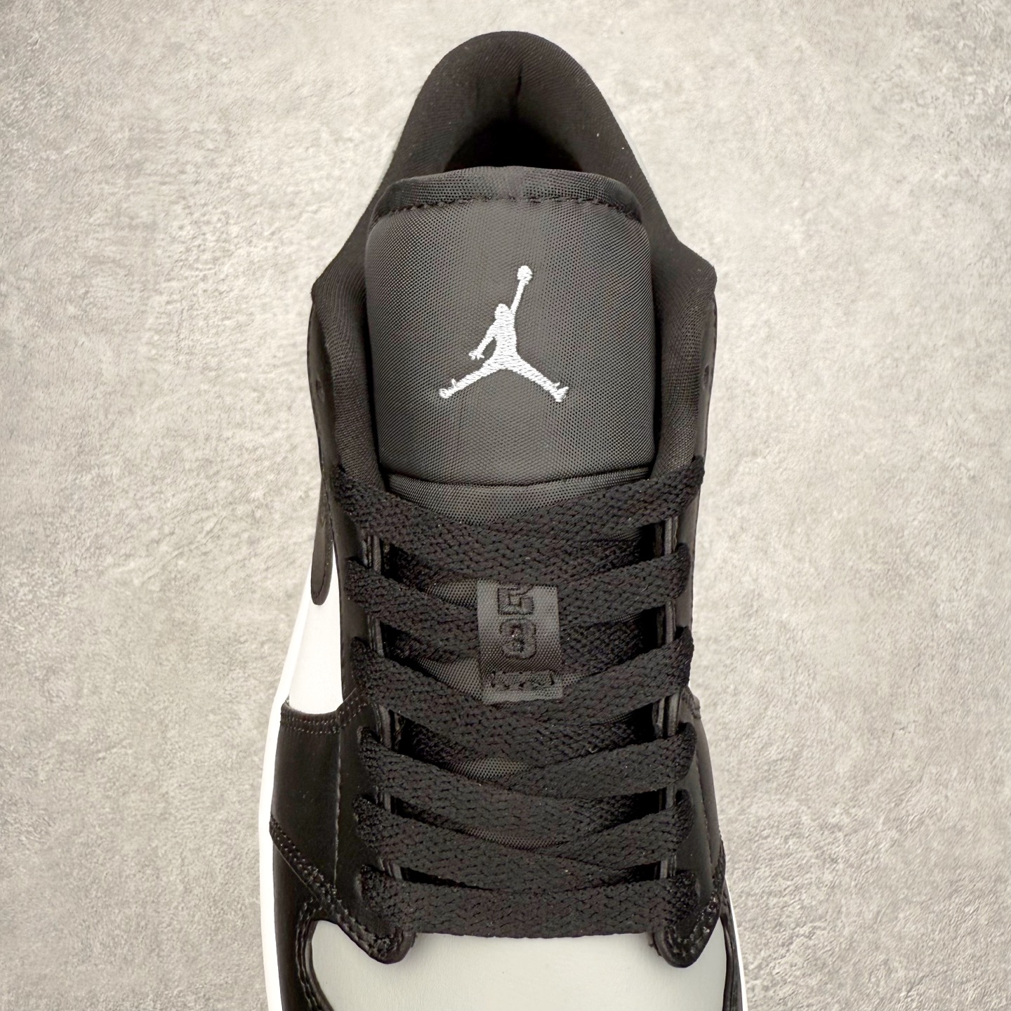 图片[5]-＃小DT Air Jordan AJ1 Low 低帮系列 全新流水线出品 超强性价比 DT版本平替选择 市场第二梯队 全部原鞋开发 原楦原纸板开发 全鞋电脑针车 原厂内置全掌气垫 原盒内在原标 唯一Zp原版鞋带绑法 免检产品 全新2022版型 全头层皮料 完美零毛边处理 原厂配置全掌气垫 价格定位良心 几十个配色陆续出货 实拍调校N版已经零色差零失真 百分百还原实物色彩所见即所得 不存在货不对板色差等低级问题 选购参考实物拍摄 不混卖不参货 只用心做好货严格选品 承诺混一赔十 尺码：36 36.5 37.5 38 38.5 39 40 40.5 41 42 42.5 43 44 44.5 45 46-选品中心