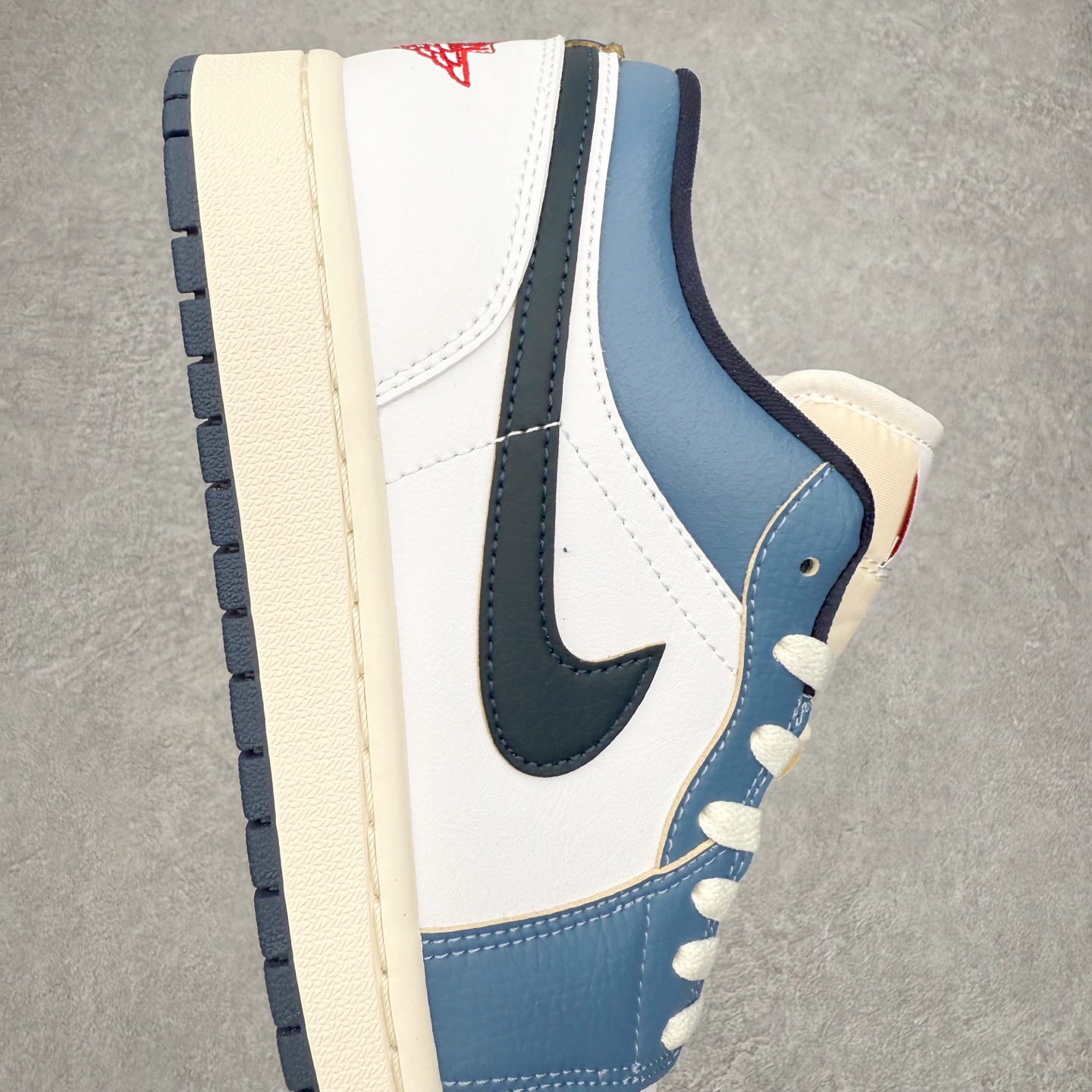 图片[6]-＃小DT Air Jordan AJ1 Low 低帮系列 全新流水线出品 超强性价比 DT版本平替选择 市场第二梯队 全部原鞋开发 原楦原纸板开发 全鞋电脑针车 原厂内置全掌气垫 原盒内在原标 唯一Zp原版鞋带绑法 免检产品 全新2022版型 全头层皮料 完美零毛边处理 原厂配置全掌气垫 价格定位良心 几十个配色陆续出货 实拍调校N版已经零色差零失真 百分百还原实物色彩所见即所得 不存在货不对板色差等低级问题 选购参考实物拍摄 不混卖不参货 只用心做好货严格选品 承诺混一赔十 尺码：36 36.5 37.5 38 38.5 39 40 40.5 41 42 42.5 43 44 44.5 45 46-选品中心