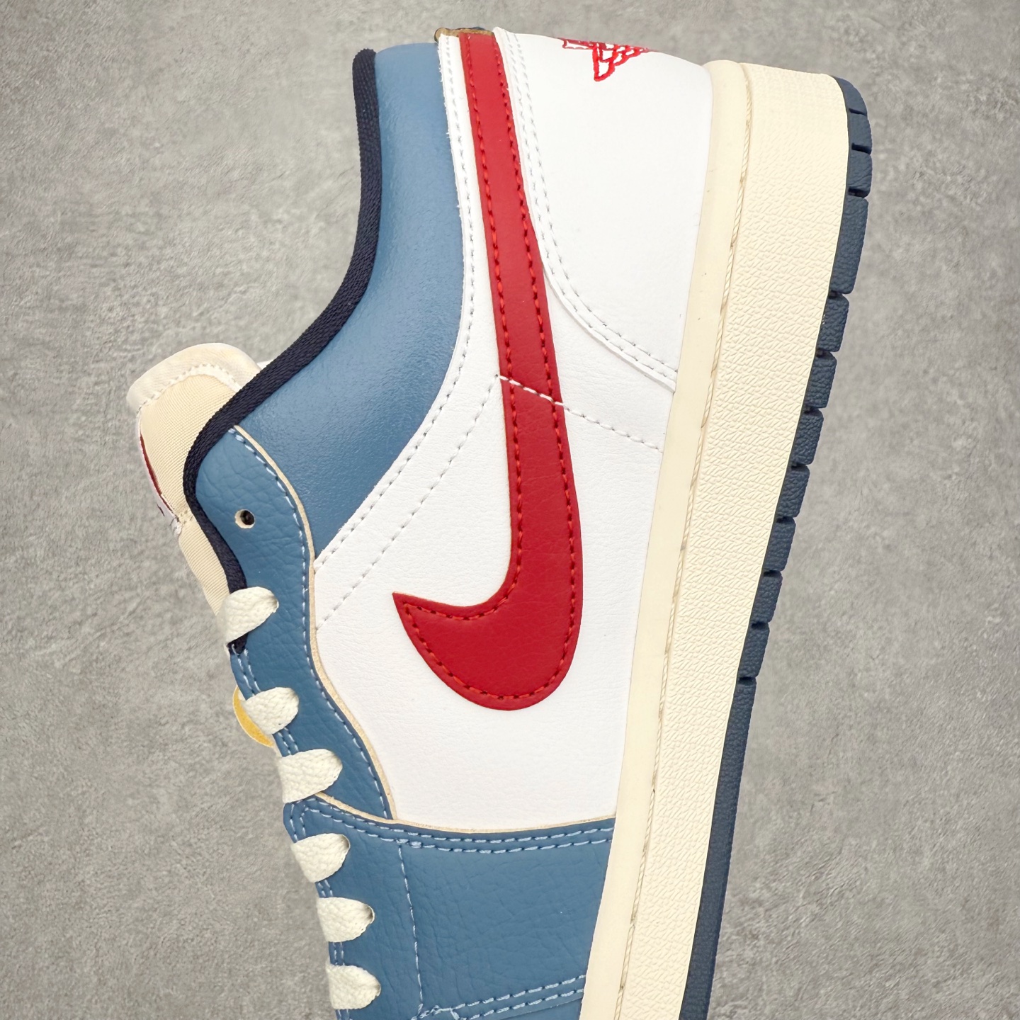 图片[7]-＃小DT Air Jordan AJ1 Low 低帮系列 全新流水线出品 超强性价比 DT版本平替选择 市场第二梯队 全部原鞋开发 原楦原纸板开发 全鞋电脑针车 原厂内置全掌气垫 原盒内在原标 唯一Zp原版鞋带绑法 免检产品 全新2022版型 全头层皮料 完美零毛边处理 原厂配置全掌气垫 价格定位良心 几十个配色陆续出货 实拍调校N版已经零色差零失真 百分百还原实物色彩所见即所得 不存在货不对板色差等低级问题 选购参考实物拍摄 不混卖不参货 只用心做好货严格选品 承诺混一赔十 尺码：36 36.5 37.5 38 38.5 39 40 40.5 41 42 42.5 43 44 44.5 45 46-选品中心