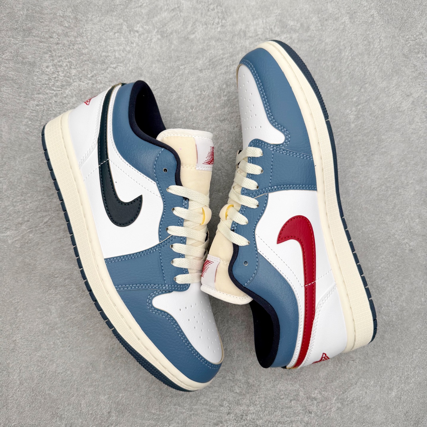 图片[3]-＃小DT Air Jordan AJ1 Low 低帮系列 全新流水线出品 超强性价比 DT版本平替选择 市场第二梯队 全部原鞋开发 原楦原纸板开发 全鞋电脑针车 原厂内置全掌气垫 原盒内在原标 唯一Zp原版鞋带绑法 免检产品 全新2022版型 全头层皮料 完美零毛边处理 原厂配置全掌气垫 价格定位良心 几十个配色陆续出货 实拍调校N版已经零色差零失真 百分百还原实物色彩所见即所得 不存在货不对板色差等低级问题 选购参考实物拍摄 不混卖不参货 只用心做好货严格选品 承诺混一赔十 尺码：36 36.5 37.5 38 38.5 39 40 40.5 41 42 42.5 43 44 44.5 45 46-选品中心