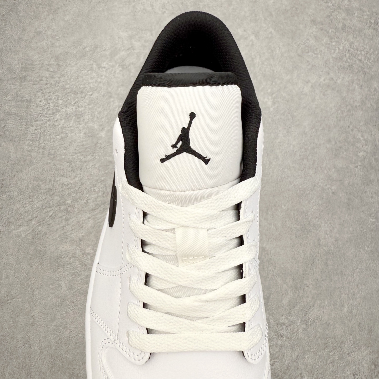 图片[5]-＃小DT Air Jordan AJ1 Low 低帮系列 全新流水线出品 超强性价比 DT版本平替选择 市场第二梯队 全部原鞋开发 原楦原纸板开发 全鞋电脑针车 原厂内置全掌气垫 原盒内在原标 唯一Zp原版鞋带绑法 免检产品 全新2022版型 全头层皮料 完美零毛边处理 原厂配置全掌气垫 价格定位良心 几十个配色陆续出货 实拍调校N版已经零色差零失真 百分百还原实物色彩所见即所得 不存在货不对板色差等低级问题 选购参考实物拍摄 不混卖不参货 只用心做好货严格选品 承诺混一赔十 尺码：36 36.5 37.5 38 38.5 39 40 40.5 41 42 42.5 43 44 44.5 45 46-选品中心