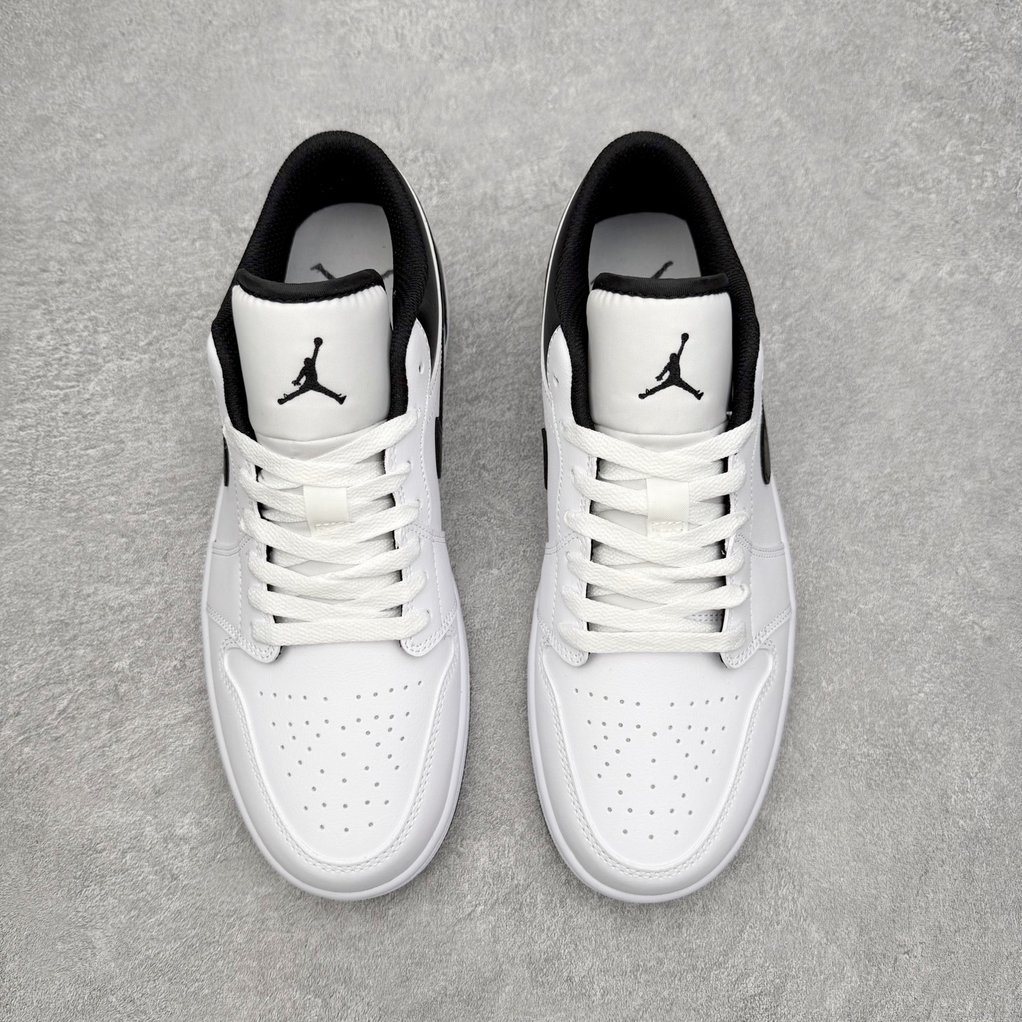 图片[2]-＃小DT Air Jordan AJ1 Low 低帮系列 全新流水线出品 超强性价比 DT版本平替选择 市场第二梯队 全部原鞋开发 原楦原纸板开发 全鞋电脑针车 原厂内置全掌气垫 原盒内在原标 唯一Zp原版鞋带绑法 免检产品 全新2022版型 全头层皮料 完美零毛边处理 原厂配置全掌气垫 价格定位良心 几十个配色陆续出货 实拍调校N版已经零色差零失真 百分百还原实物色彩所见即所得 不存在货不对板色差等低级问题 选购参考实物拍摄 不混卖不参货 只用心做好货严格选品 承诺混一赔十 尺码：36 36.5 37.5 38 38.5 39 40 40.5 41 42 42.5 43 44 44.5 45 46-选品中心