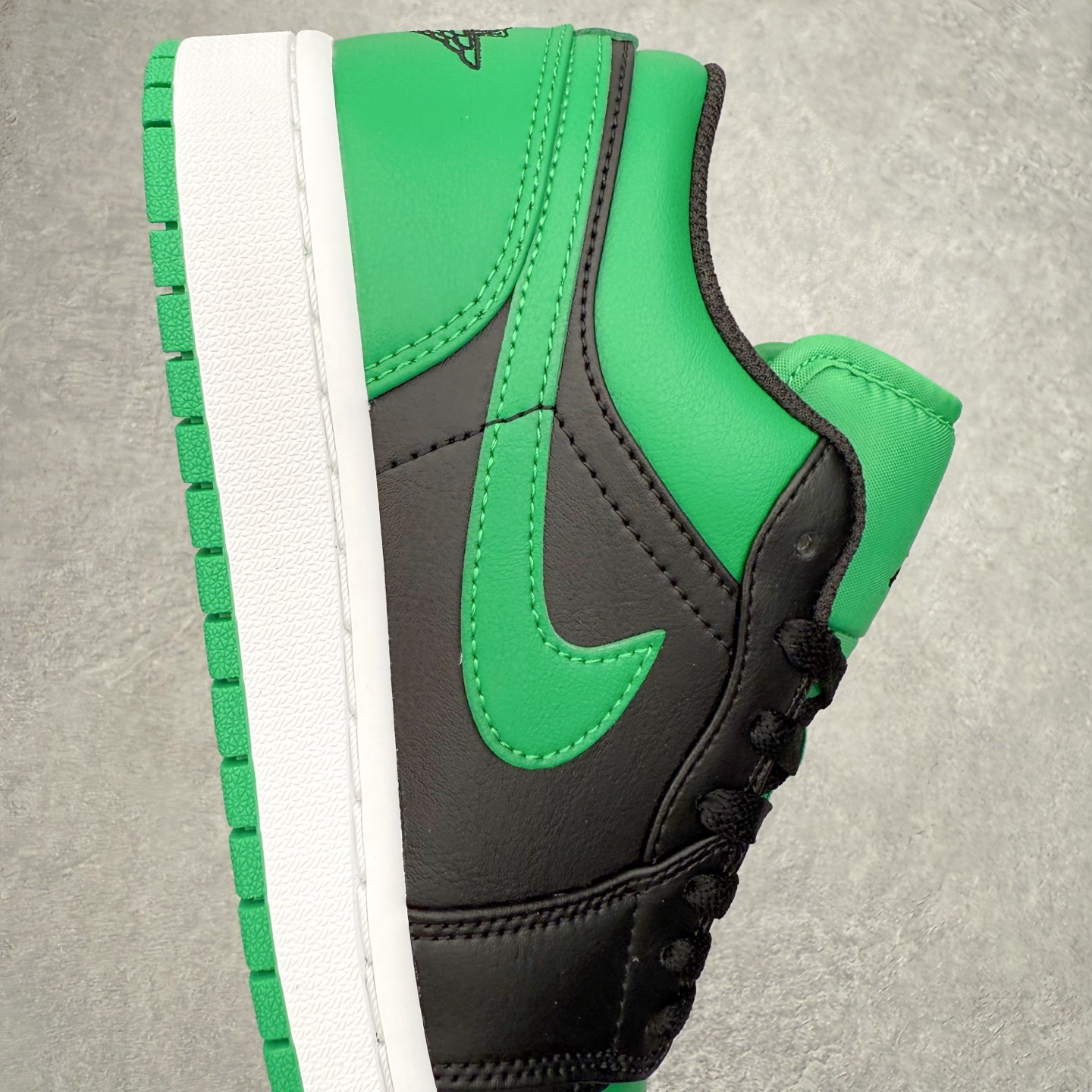 图片[6]-＃小DT Air Jordan AJ1 Low 低帮系列 全新流水线出品 超强性价比 DT版本平替选择 市场第二梯队 全部原鞋开发 原楦原纸板开发 全鞋电脑针车 原厂内置全掌气垫 原盒内在原标 唯一Zp原版鞋带绑法 免检产品 全新2022版型 全头层皮料 完美零毛边处理 原厂配置全掌气垫 价格定位良心 几十个配色陆续出货 实拍调校N版已经零色差零失真 百分百还原实物色彩所见即所得 不存在货不对板色差等低级问题 选购参考实物拍摄 不混卖不参货 只用心做好货严格选品 承诺混一赔十 尺码：36 36.5 37.5 38 38.5 39 40 40.5 41 42 42.5 43 44 44.5 45 46-选品中心