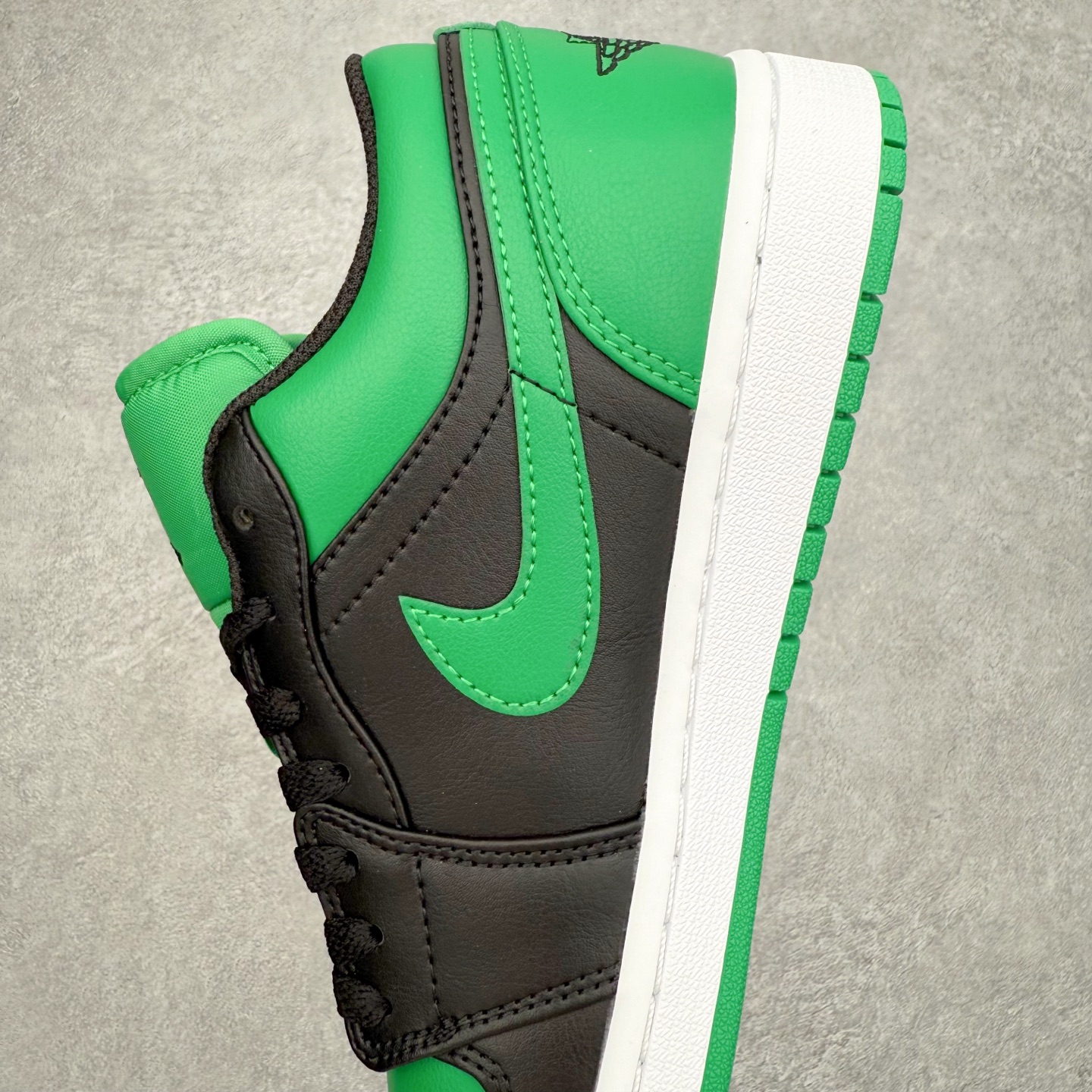 图片[7]-＃小DT Air Jordan AJ1 Low 低帮系列 全新流水线出品 超强性价比 DT版本平替选择 市场第二梯队 全部原鞋开发 原楦原纸板开发 全鞋电脑针车 原厂内置全掌气垫 原盒内在原标 唯一Zp原版鞋带绑法 免检产品 全新2022版型 全头层皮料 完美零毛边处理 原厂配置全掌气垫 价格定位良心 几十个配色陆续出货 实拍调校N版已经零色差零失真 百分百还原实物色彩所见即所得 不存在货不对板色差等低级问题 选购参考实物拍摄 不混卖不参货 只用心做好货严格选品 承诺混一赔十 尺码：36 36.5 37.5 38 38.5 39 40 40.5 41 42 42.5 43 44 44.5 45 46-选品中心