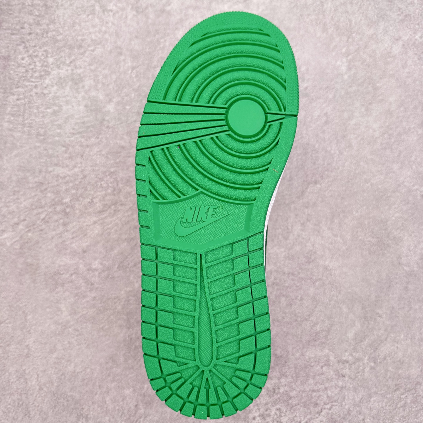 图片[9]-＃小DT Air Jordan AJ1 Low 低帮系列 全新流水线出品 超强性价比 DT版本平替选择 市场第二梯队 全部原鞋开发 原楦原纸板开发 全鞋电脑针车 原厂内置全掌气垫 原盒内在原标 唯一Zp原版鞋带绑法 免检产品 全新2022版型 全头层皮料 完美零毛边处理 原厂配置全掌气垫 价格定位良心 几十个配色陆续出货 实拍调校N版已经零色差零失真 百分百还原实物色彩所见即所得 不存在货不对板色差等低级问题 选购参考实物拍摄 不混卖不参货 只用心做好货严格选品 承诺混一赔十 尺码：36 36.5 37.5 38 38.5 39 40 40.5 41 42 42.5 43 44 44.5 45 46-选品中心