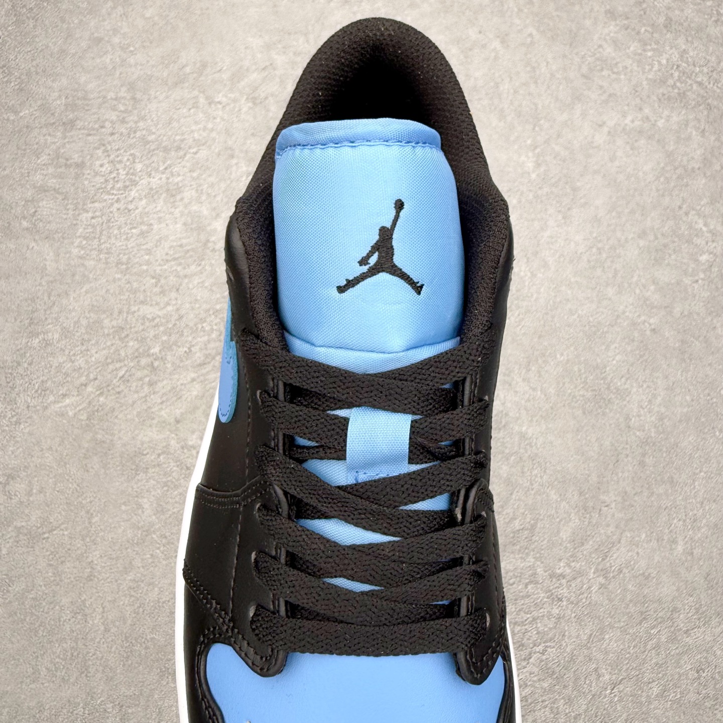 图片[5]-＃小DT Air Jordan AJ1 Low 低帮系列 全新流水线出品 超强性价比 DT版本平替选择 市场第二梯队 全部原鞋开发 原楦原纸板开发 全鞋电脑针车 原厂内置全掌气垫 原盒内在原标 唯一Zp原版鞋带绑法 免检产品 全新2022版型 全头层皮料 完美零毛边处理 原厂配置全掌气垫 价格定位良心 几十个配色陆续出货 实拍调校N版已经零色差零失真 百分百还原实物色彩所见即所得 不存在货不对板色差等低级问题 选购参考实物拍摄 不混卖不参货 只用心做好货严格选品 承诺混一赔十 尺码：36 36.5 37.5 38 38.5 39 40 40.5 41 42 42.5 43 44 44.5 45 46-选品中心