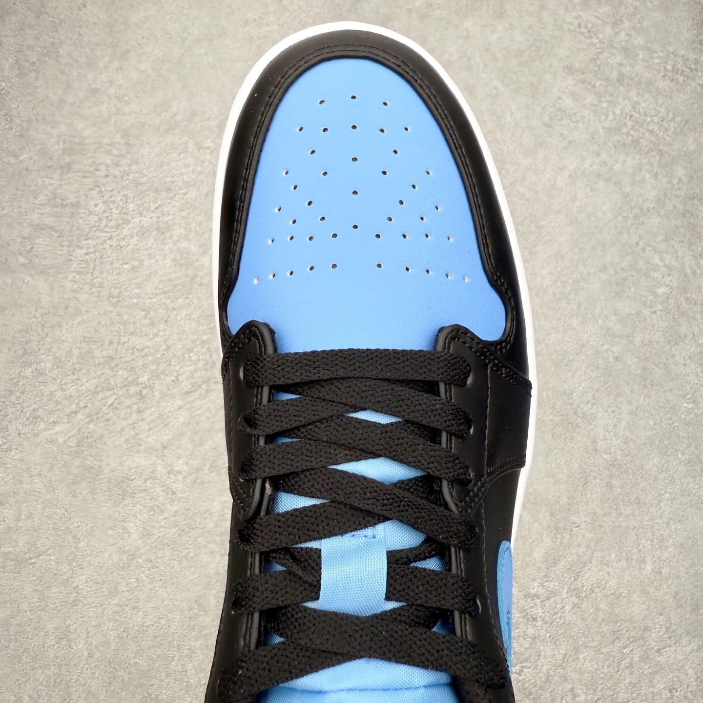 图片[4]-＃小DT Air Jordan AJ1 Low 低帮系列 全新流水线出品 超强性价比 DT版本平替选择 市场第二梯队 全部原鞋开发 原楦原纸板开发 全鞋电脑针车 原厂内置全掌气垫 原盒内在原标 唯一Zp原版鞋带绑法 免检产品 全新2022版型 全头层皮料 完美零毛边处理 原厂配置全掌气垫 价格定位良心 几十个配色陆续出货 实拍调校N版已经零色差零失真 百分百还原实物色彩所见即所得 不存在货不对板色差等低级问题 选购参考实物拍摄 不混卖不参货 只用心做好货严格选品 承诺混一赔十 尺码：36 36.5 37.5 38 38.5 39 40 40.5 41 42 42.5 43 44 44.5 45 46-选品中心